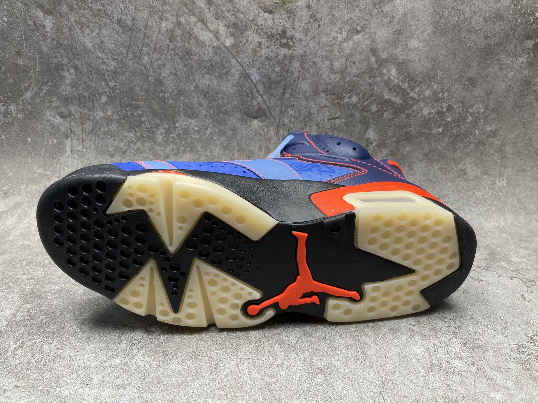 UA AIR Jordan 6 Retro