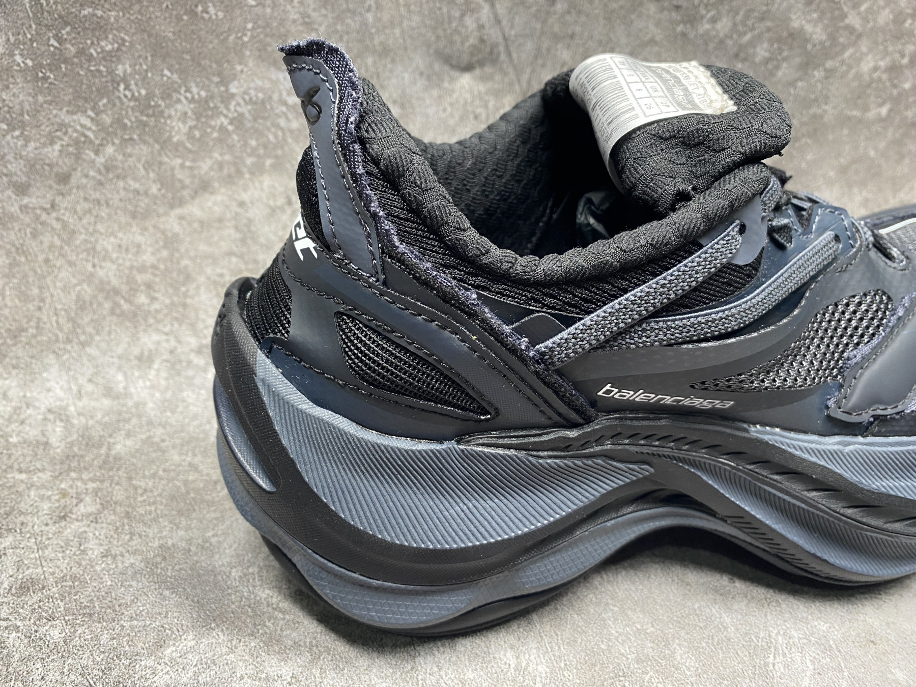ua Ba1en*iaga jet sneakers(run one size large)