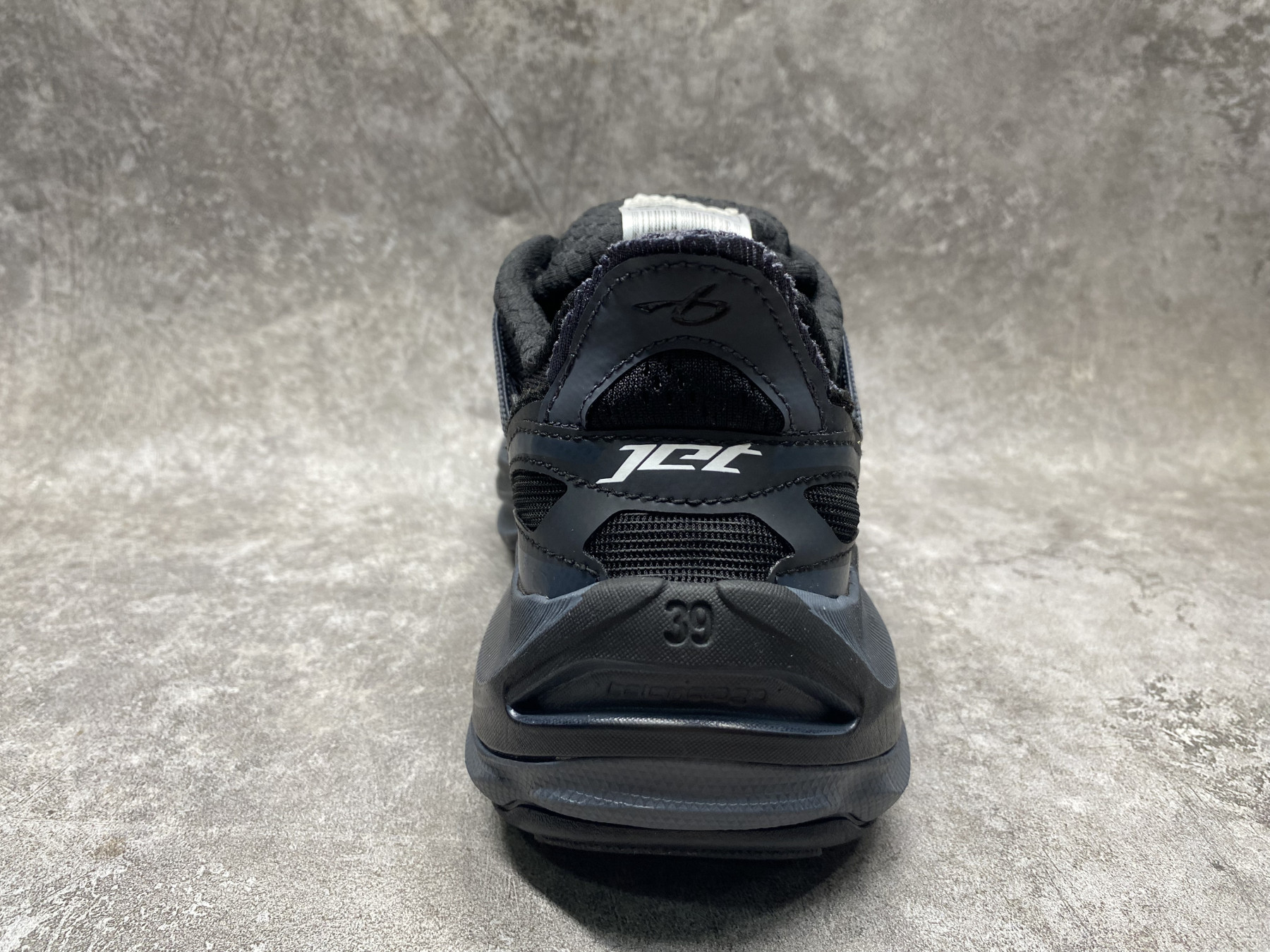 ua Ba1en*iaga jet sneakers(run one size large)