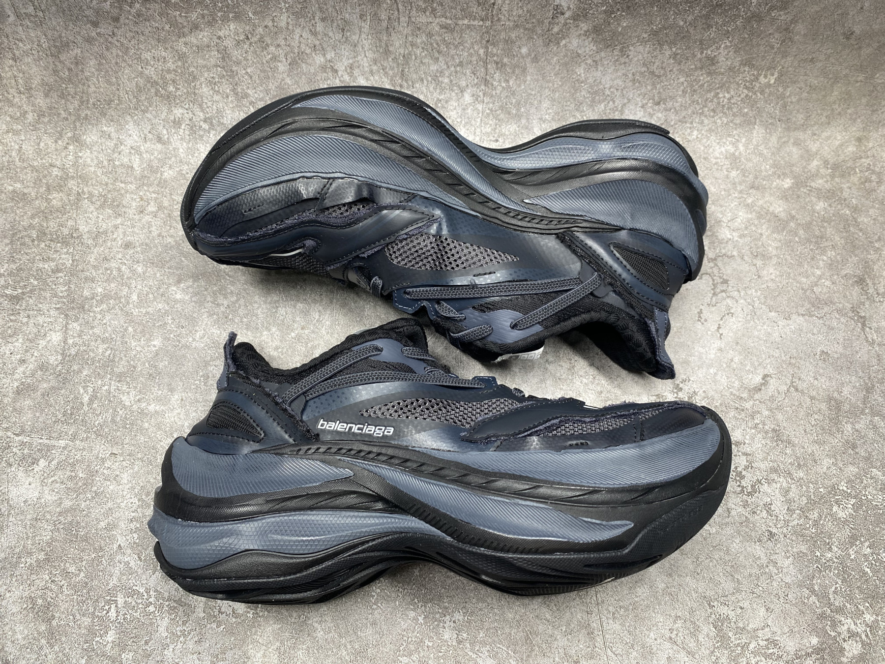 ua Ba1en*iaga jet sneakers(run one size large)
