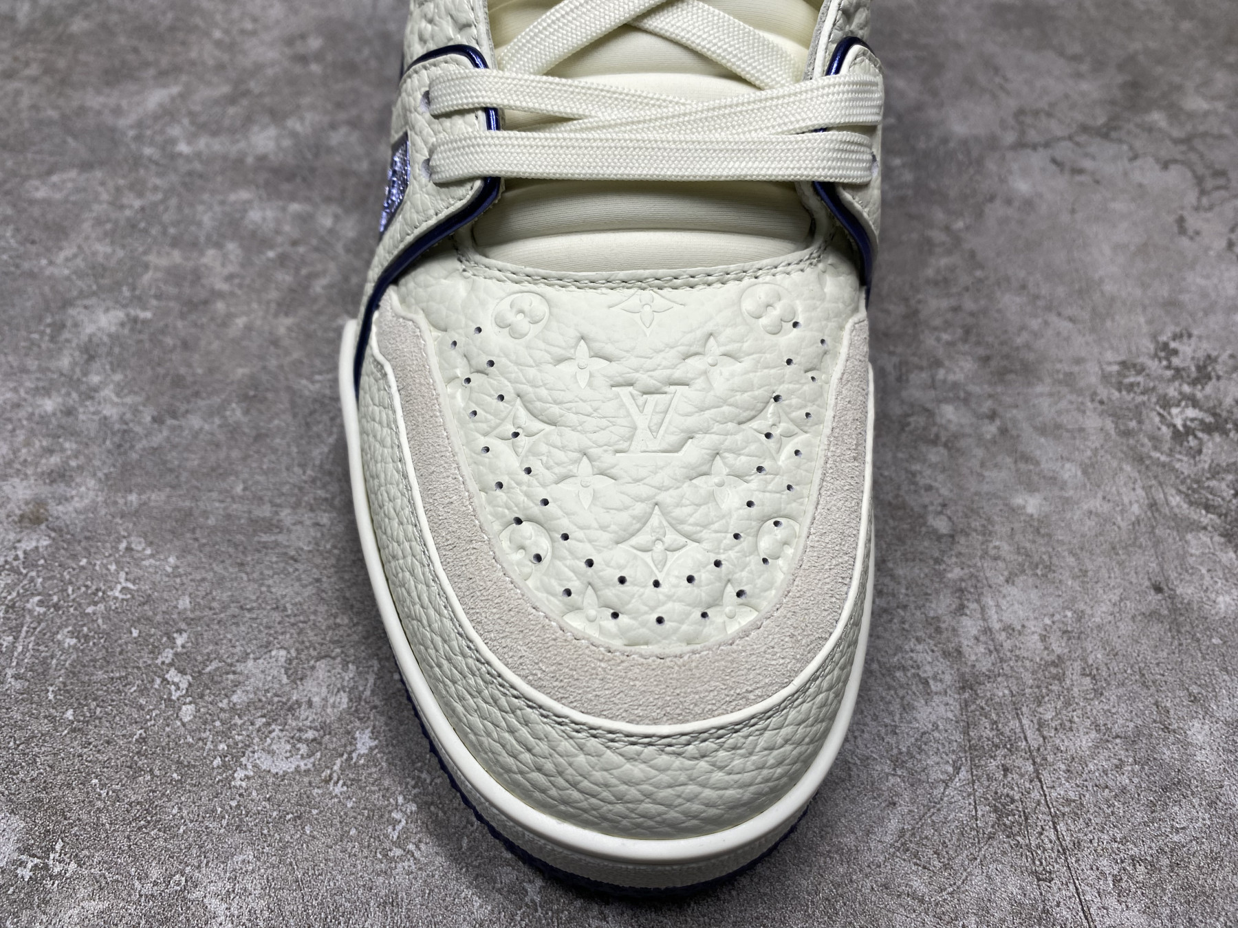 UA LV trainer Sneakers