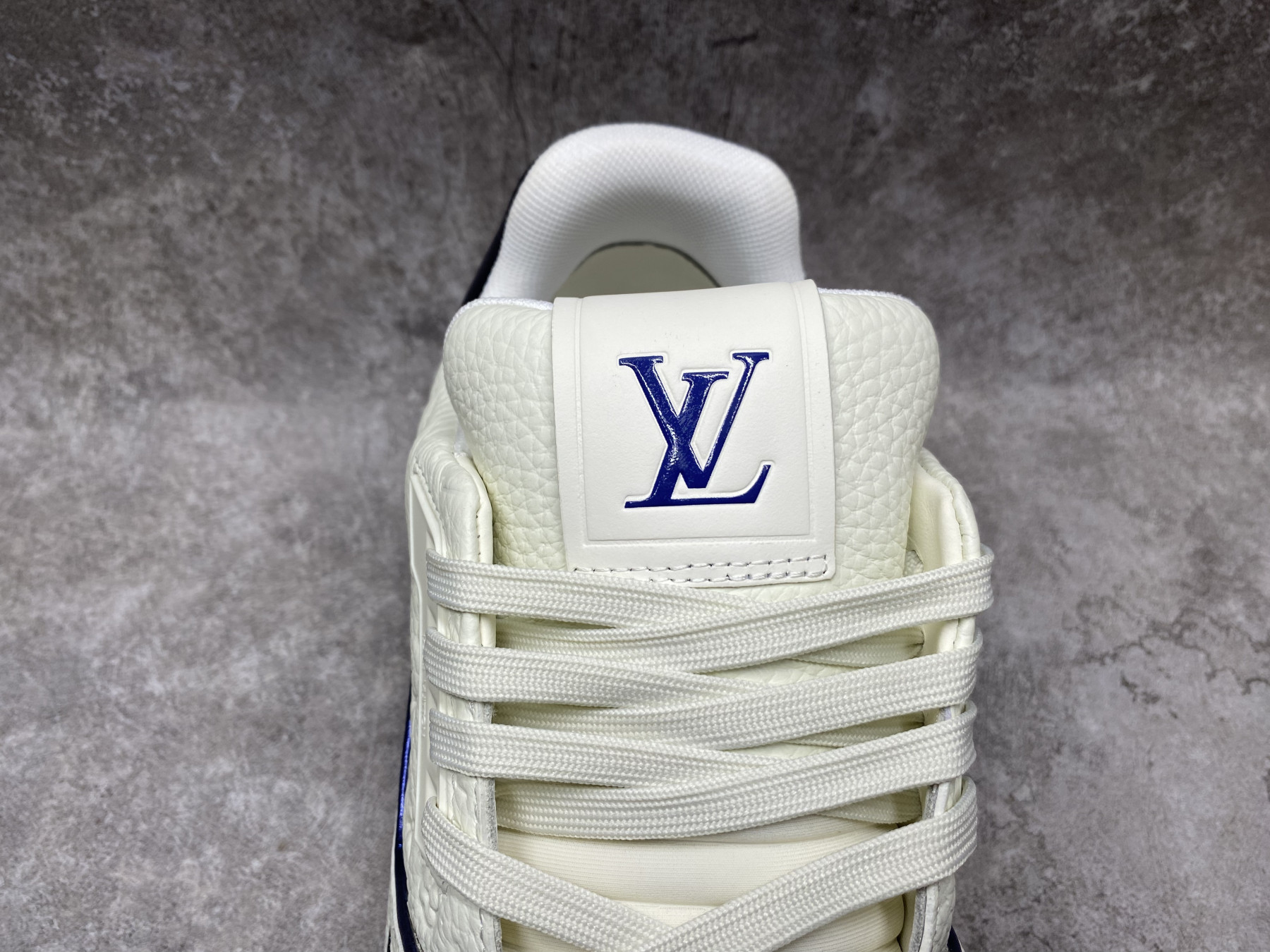 UA LV trainer Sneakers