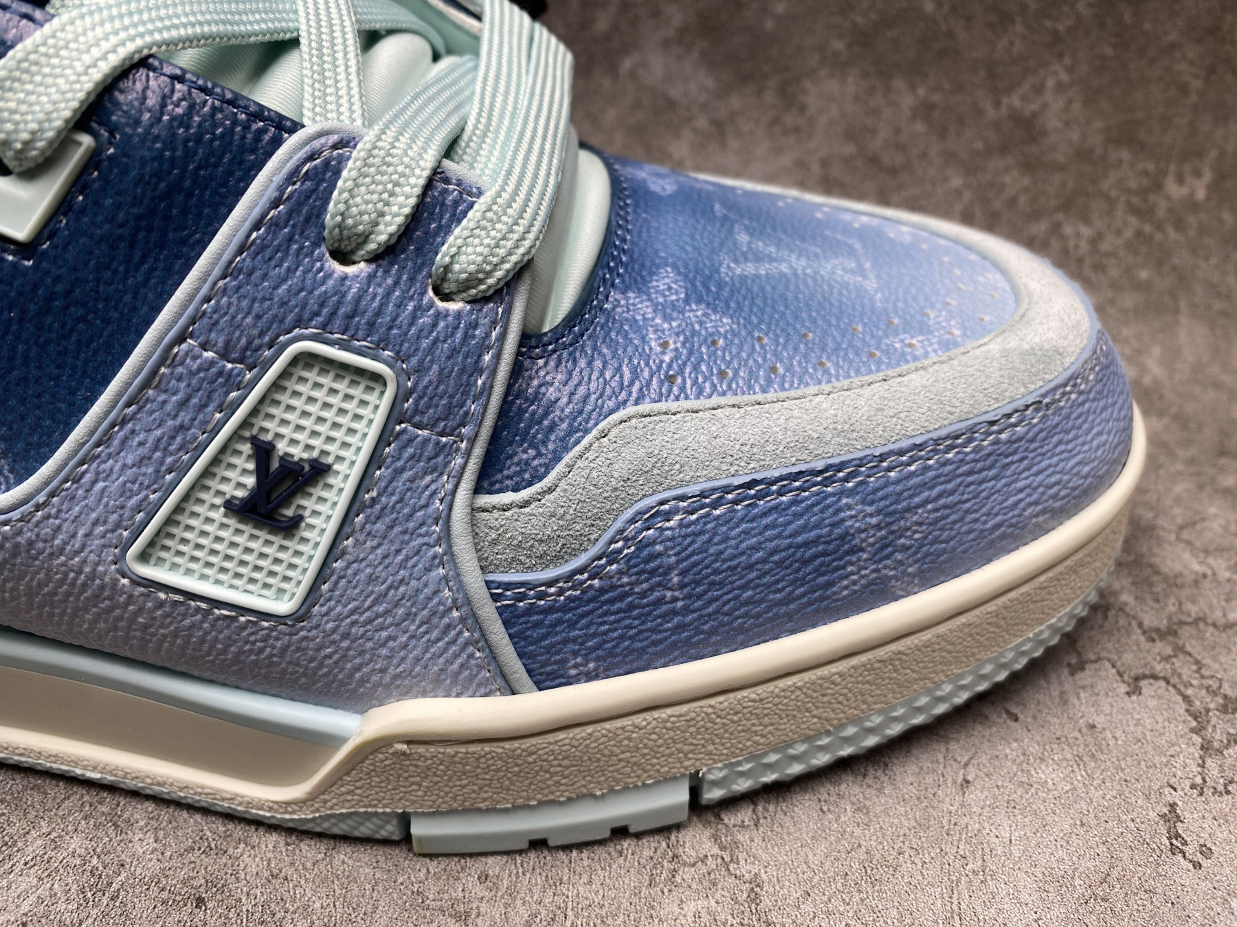 UA LV trainer Sneakers