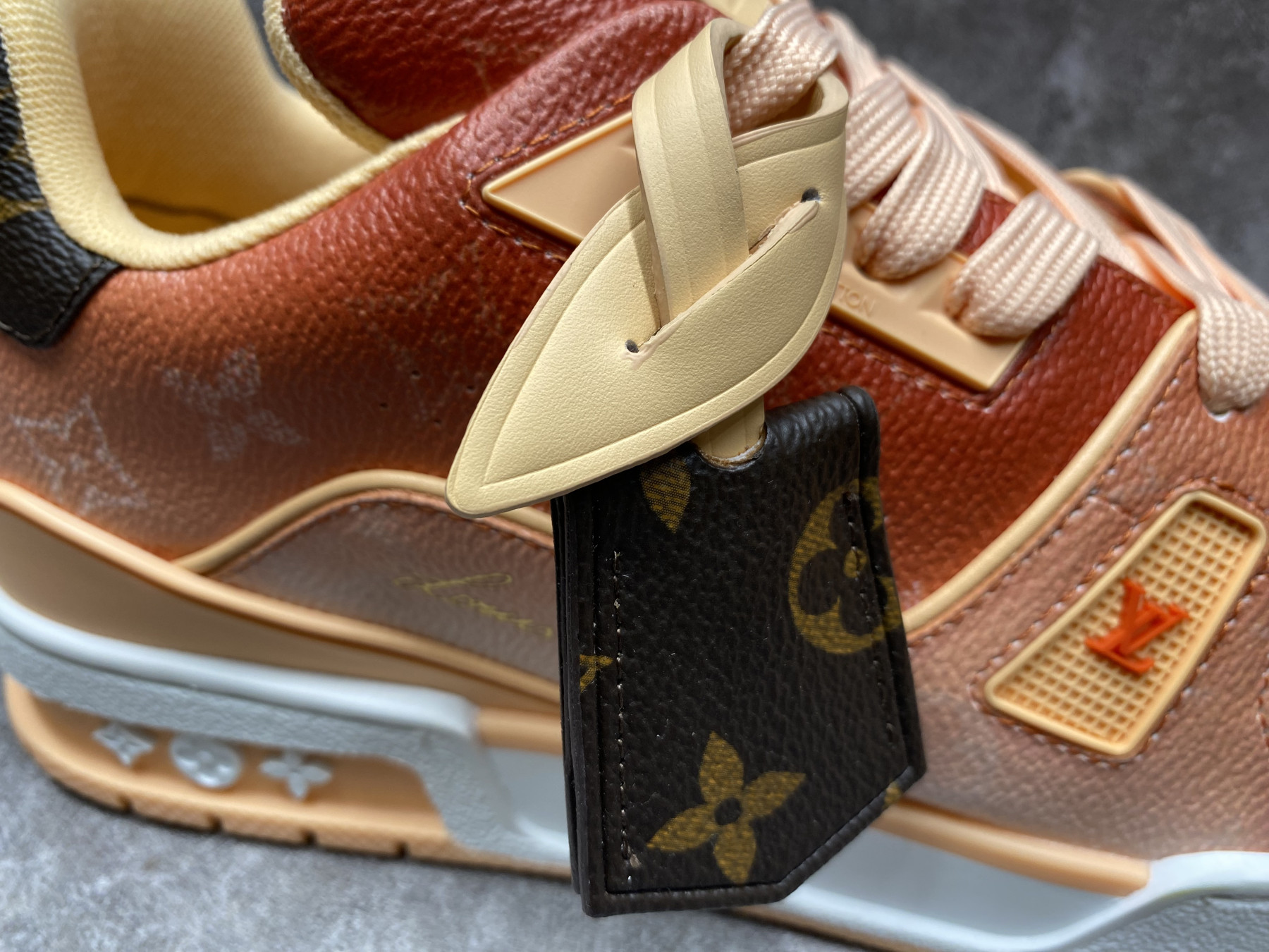 UA LV trainer Sneakers