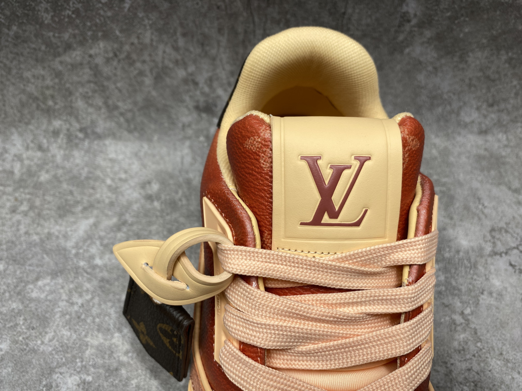 UA LV trainer Sneakers