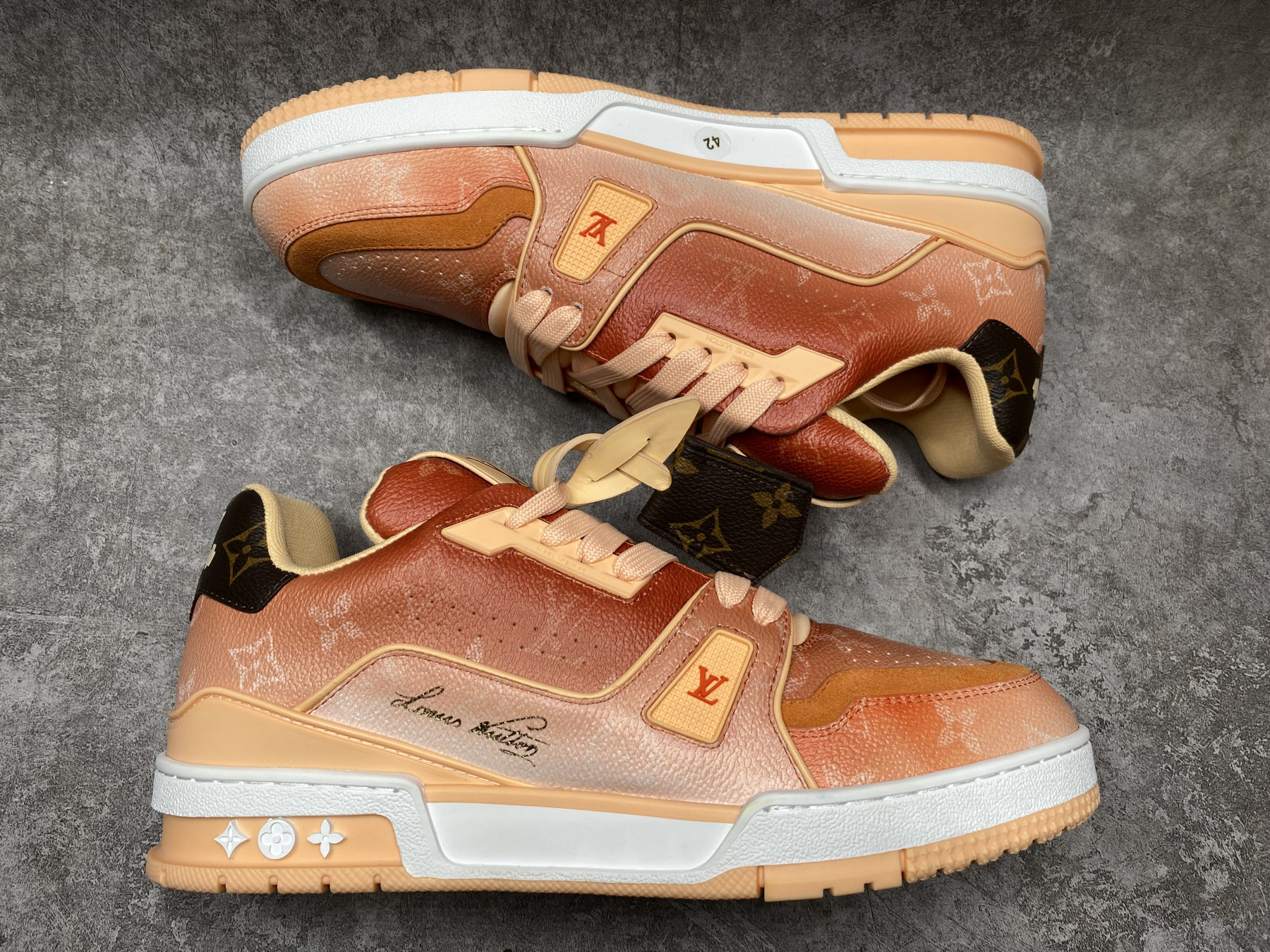 UA LV trainer Sneakers