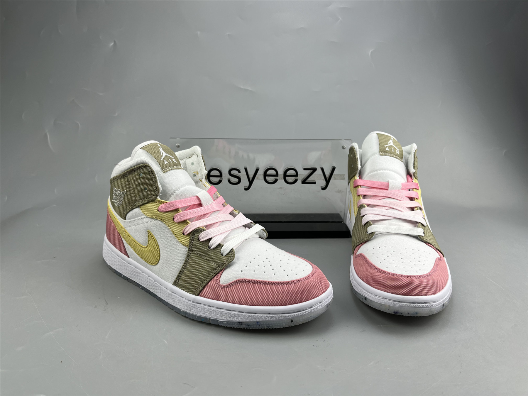 UA AIR JORDAN 1 MID SE GS 