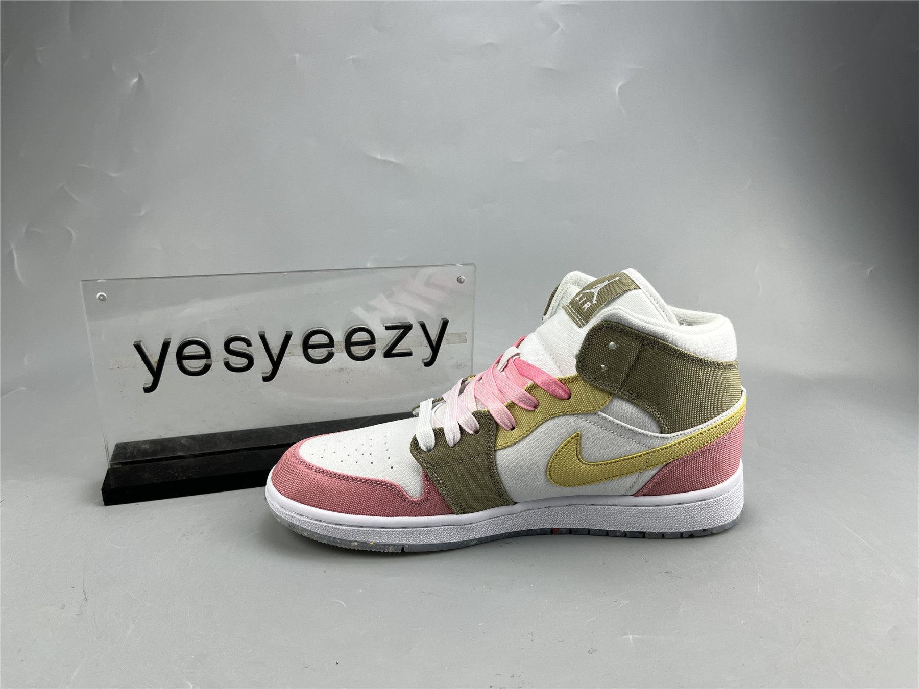 UA AIR JORDAN 1 MID SE GS 