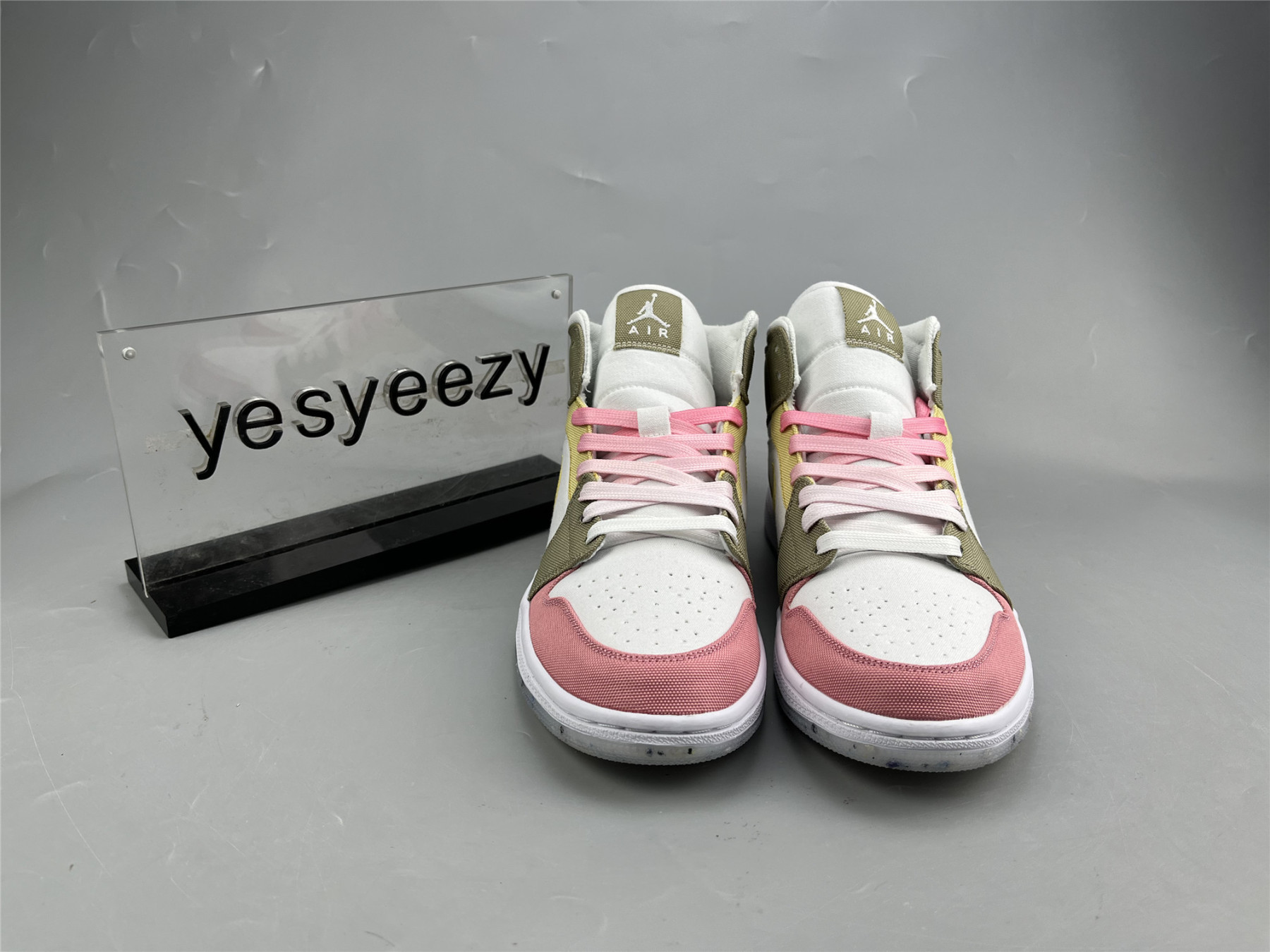 UA AIR JORDAN 1 MID SE GS 