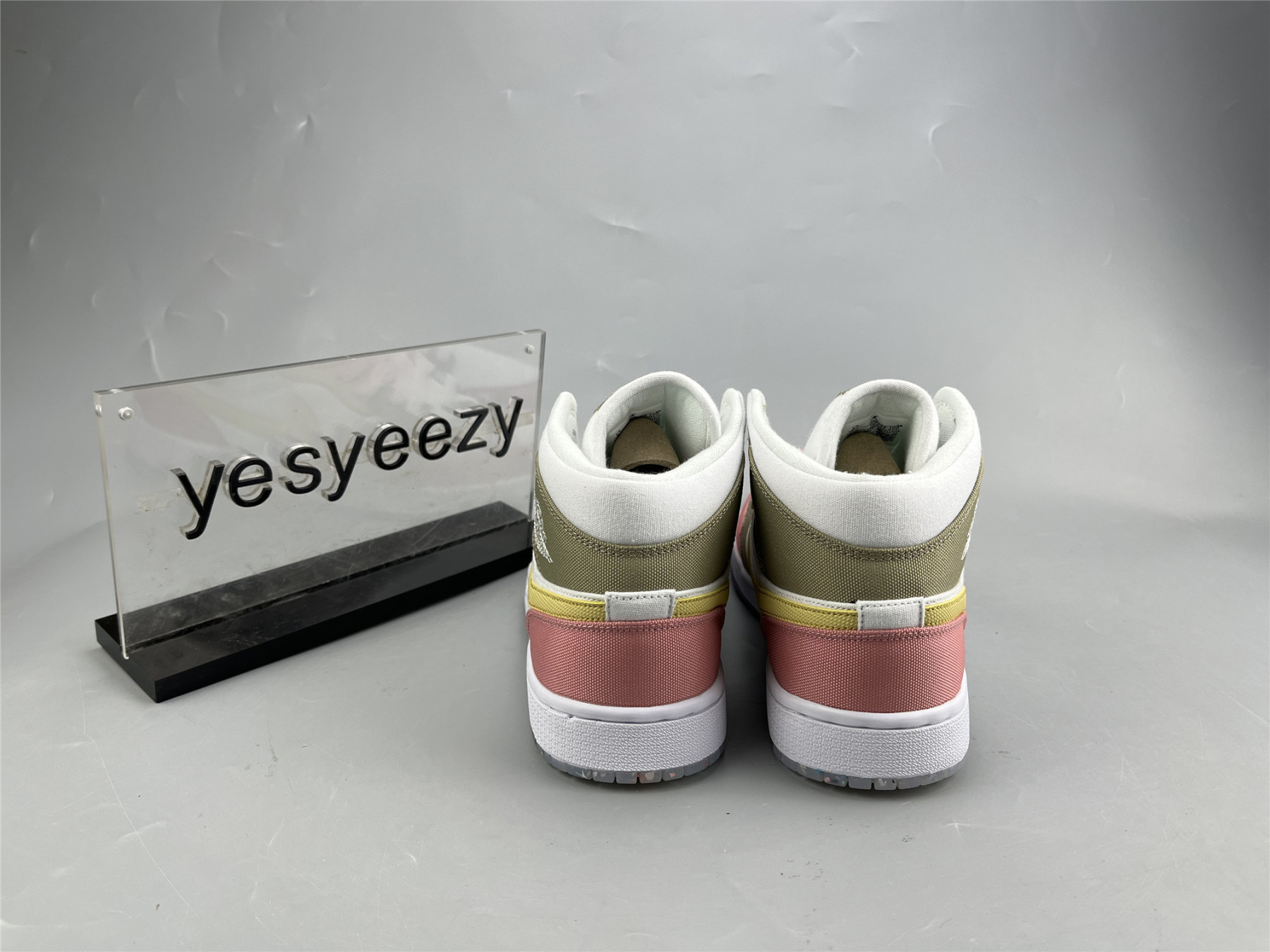 UA AIR JORDAN 1 MID SE GS 