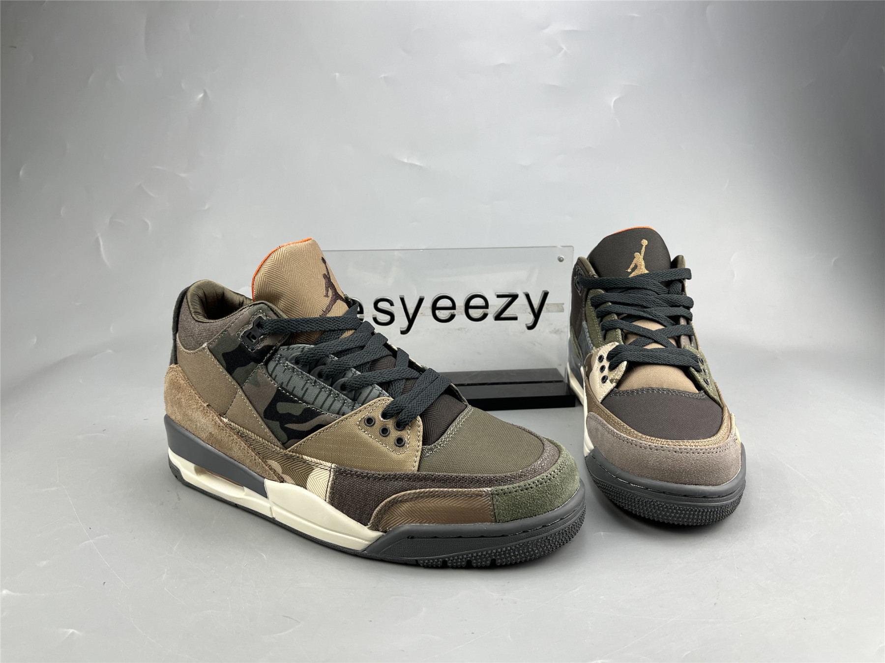 UA AIR JORDAN 3 RETRO 