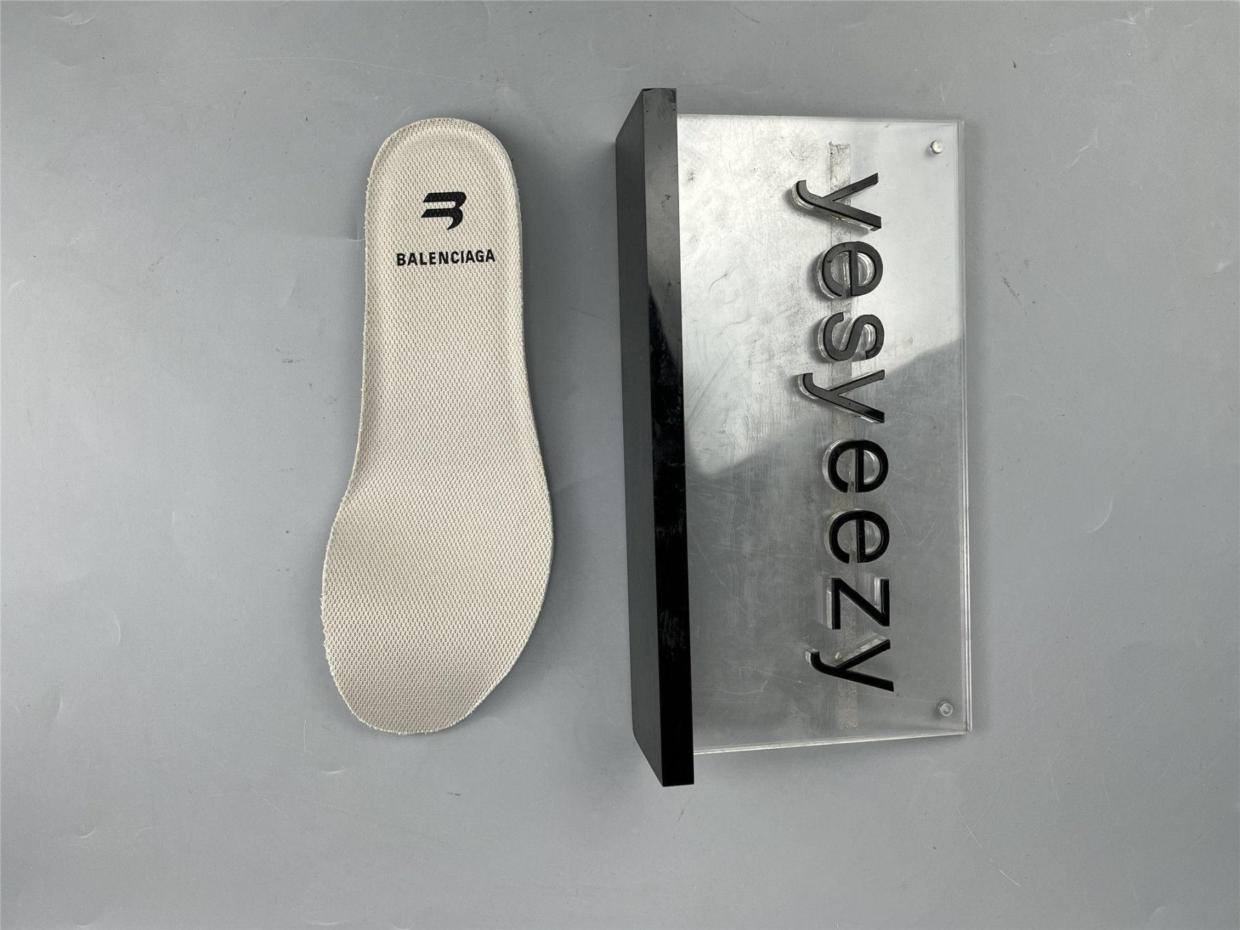 UA TRIPLE S CLEAR SOLE GREY BEIGE