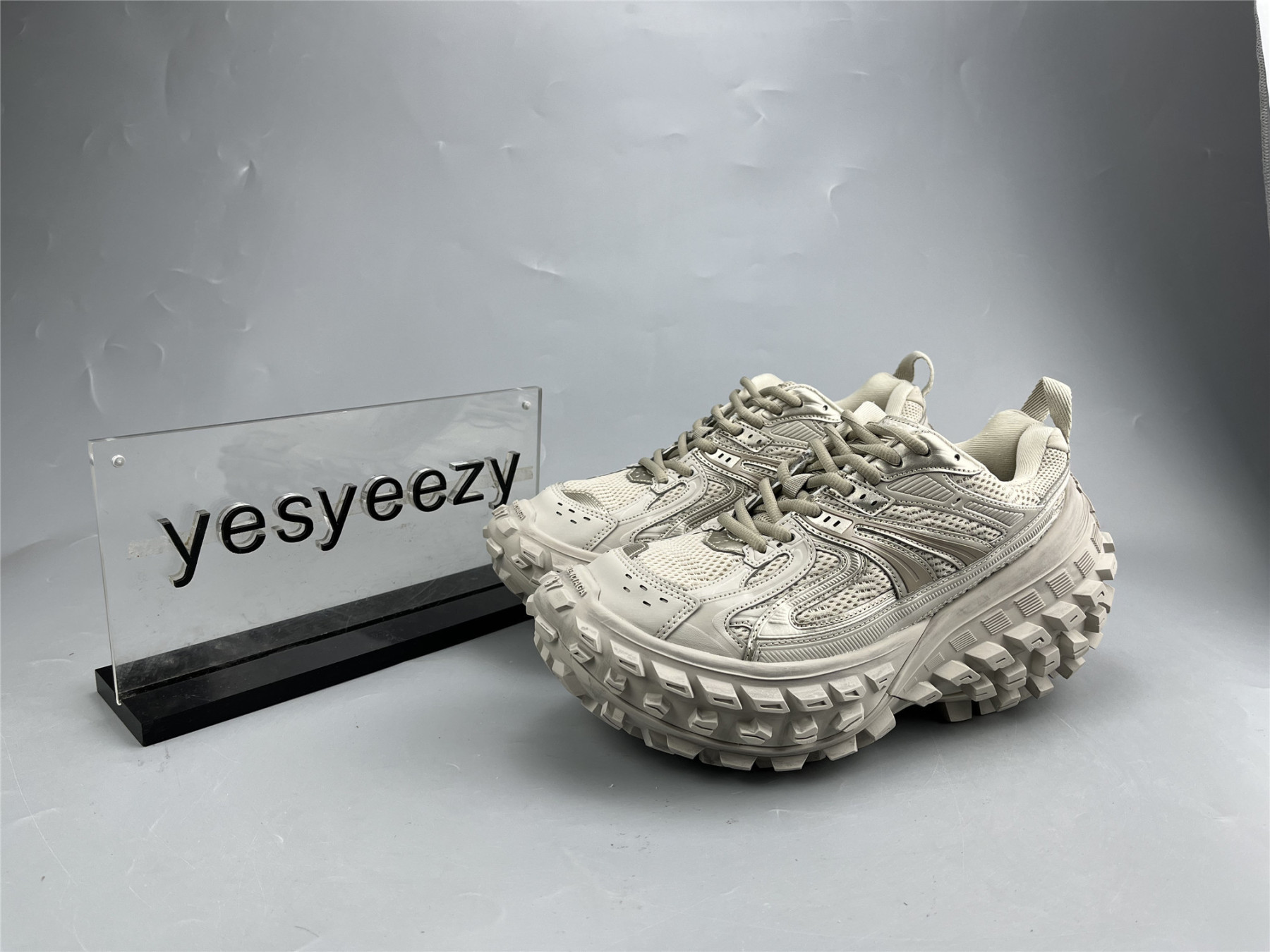 UA TRIPLE S CLEAR SOLE GREY BEIGE