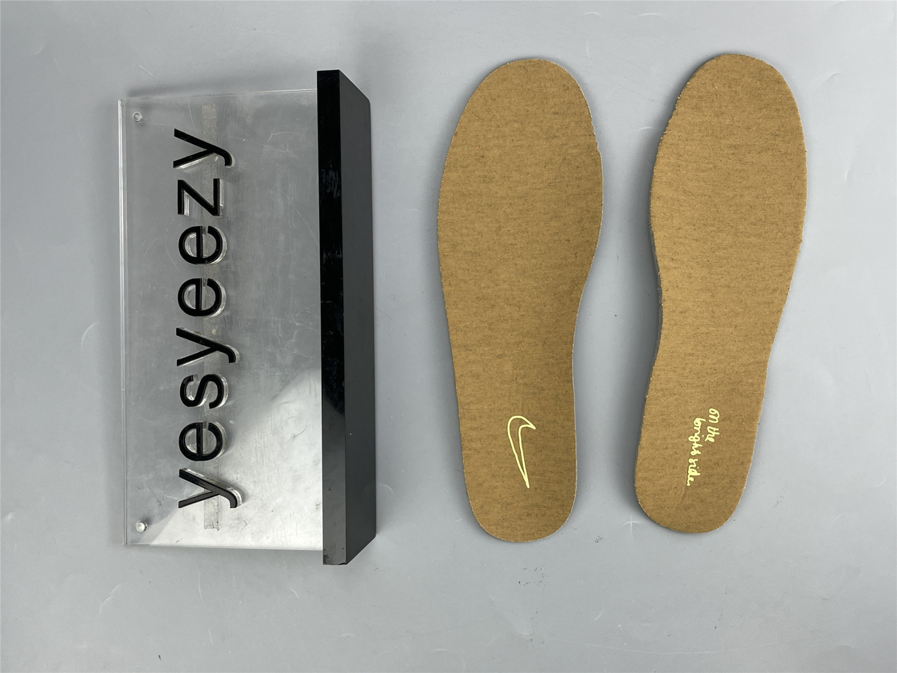 UA NIKE WMNS DUNK LOW 