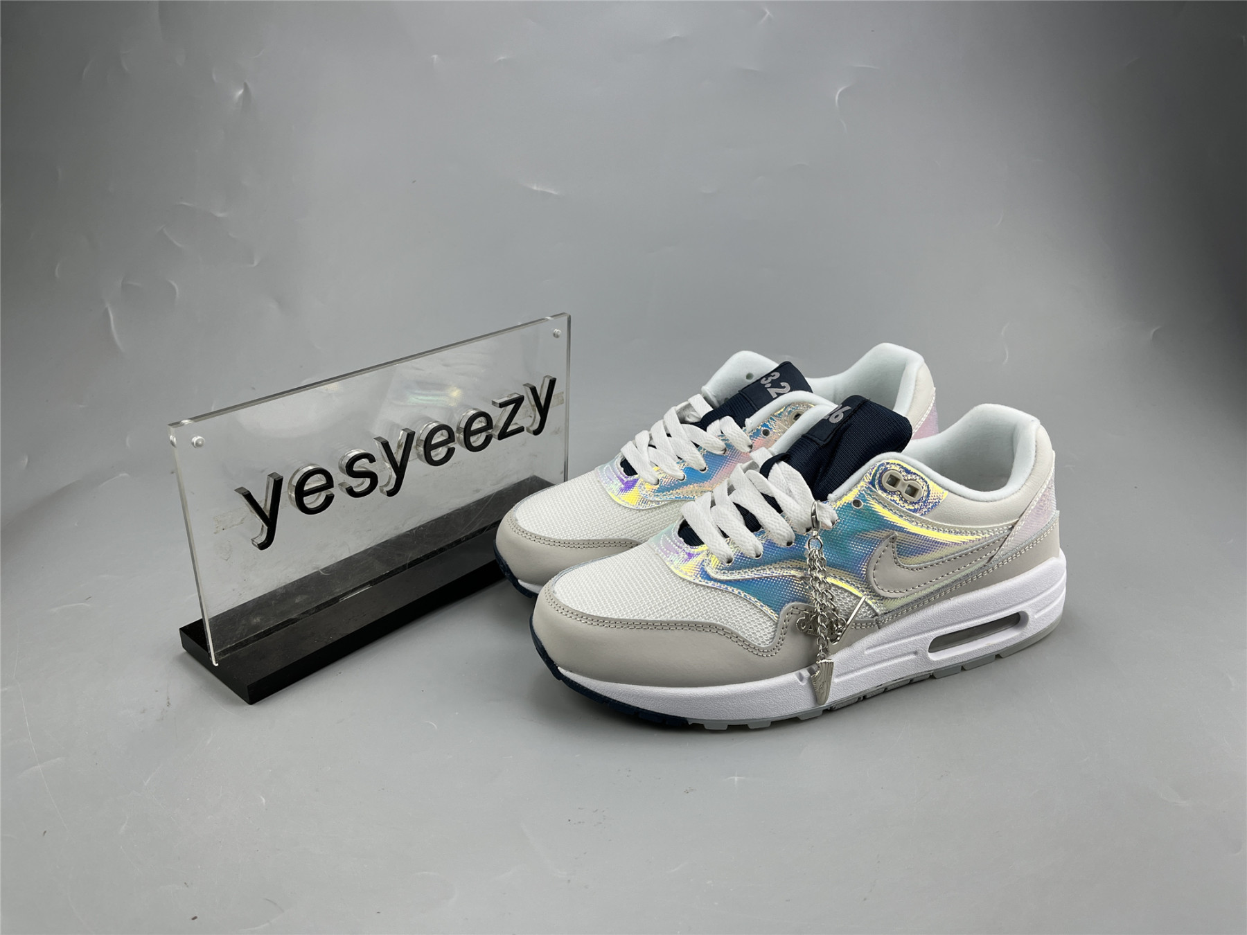 UA NIKE AIR MAX 1 AMD