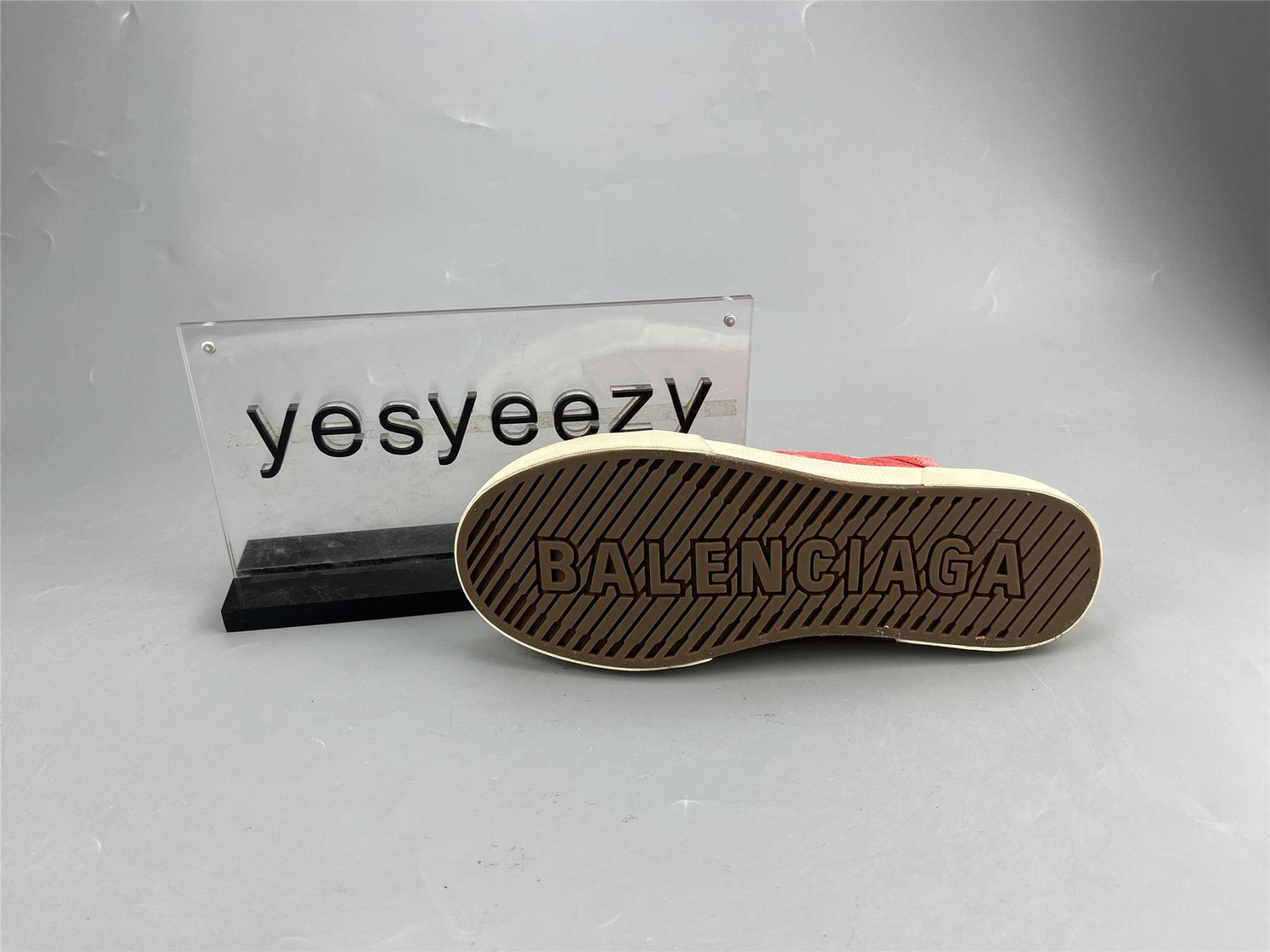 UA PARIS MID RED