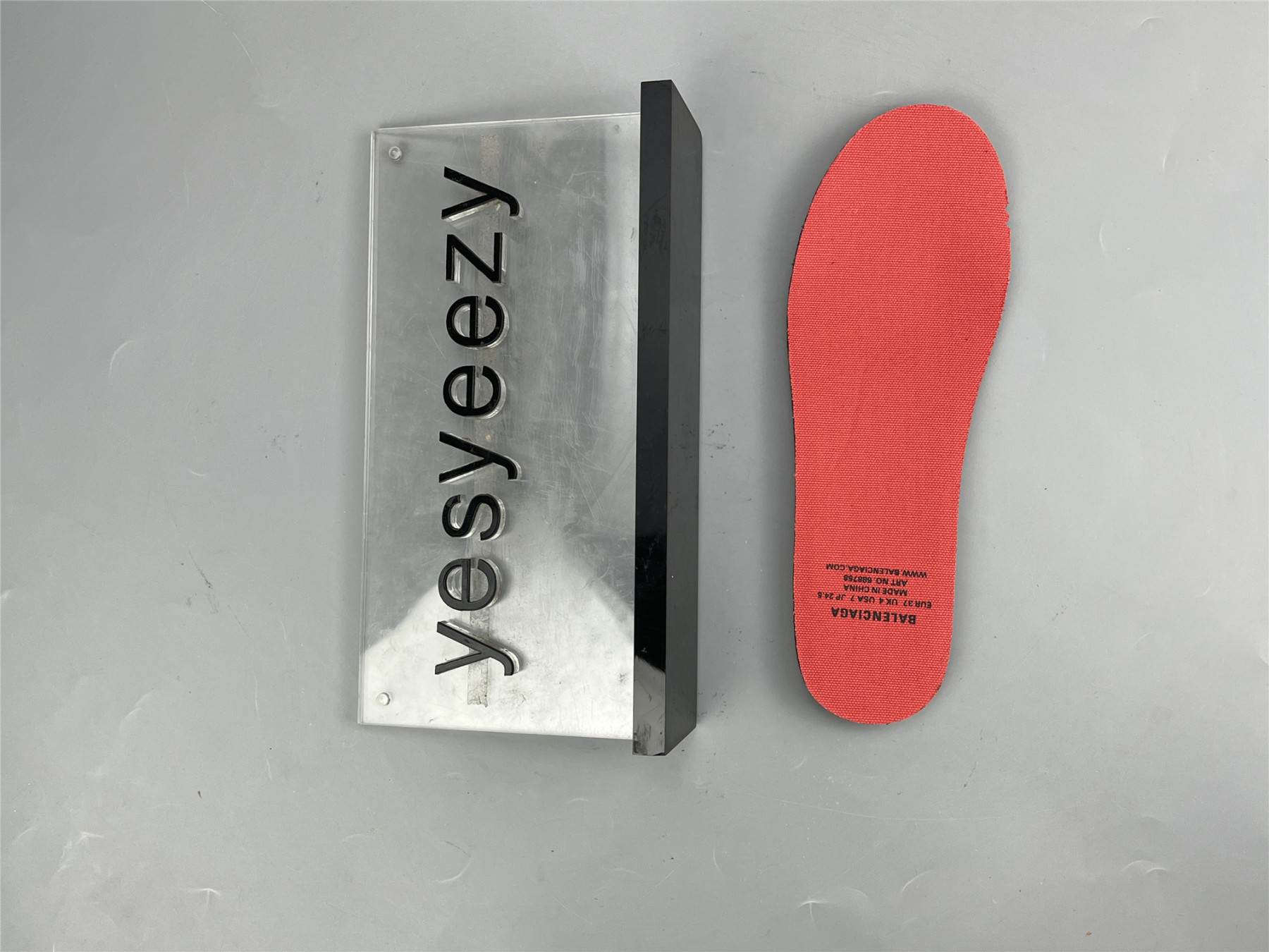UA PARIS MID RED