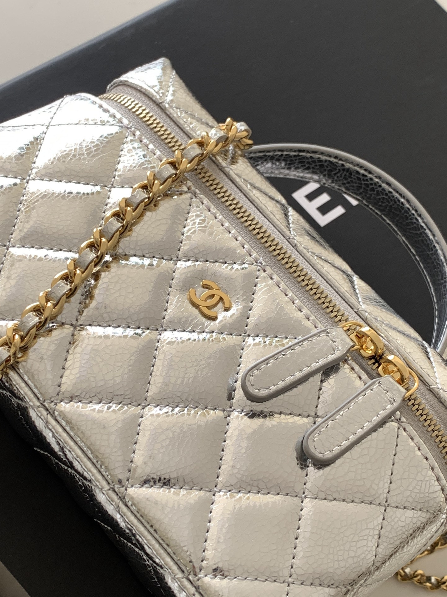 Ch**el Vanity with Chain 17x19x5cm