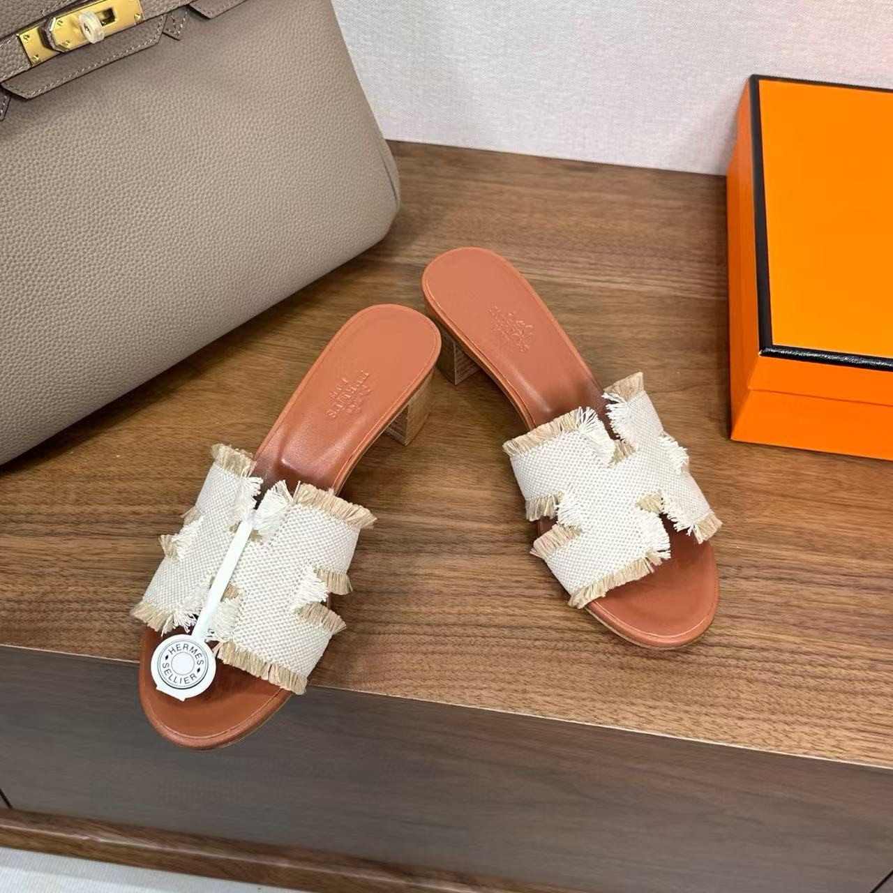 UA H**me5 Oasis Sandal