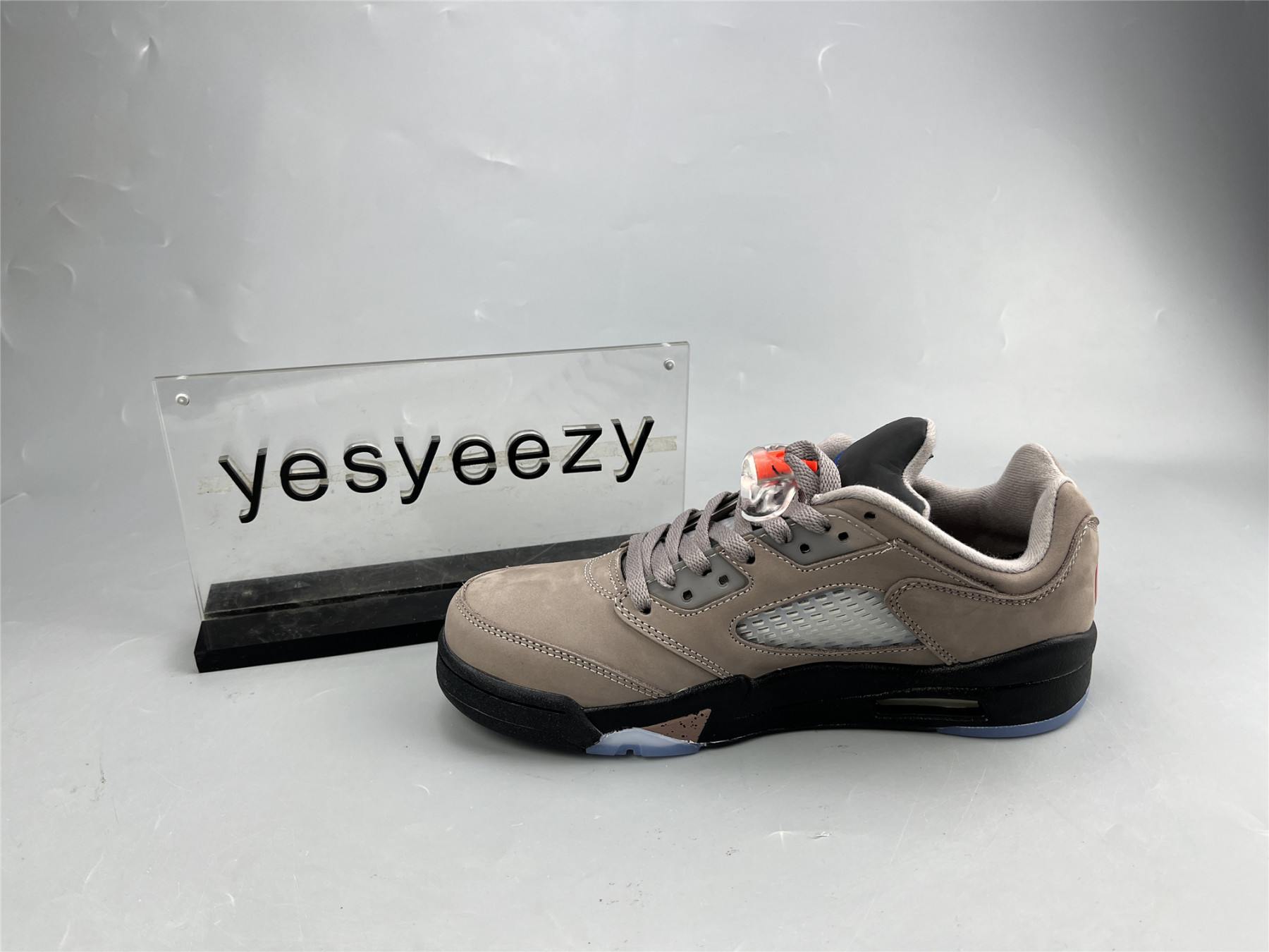 UA PARIS SAINT-GERMAIN X AIR JORDAN 5 RETRO LOW 