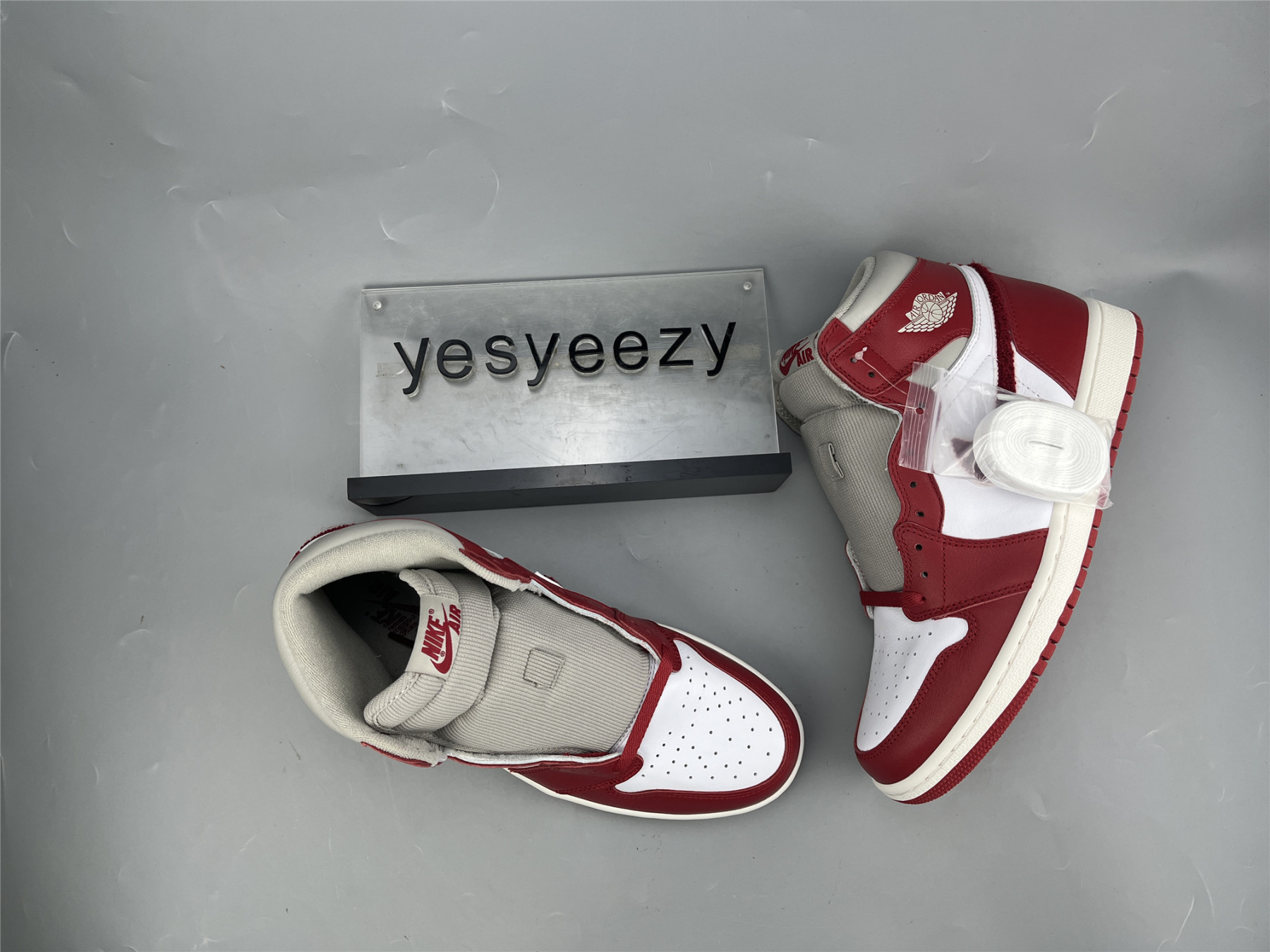 UA WMNS AIR JORDAN 1 HIGH OG