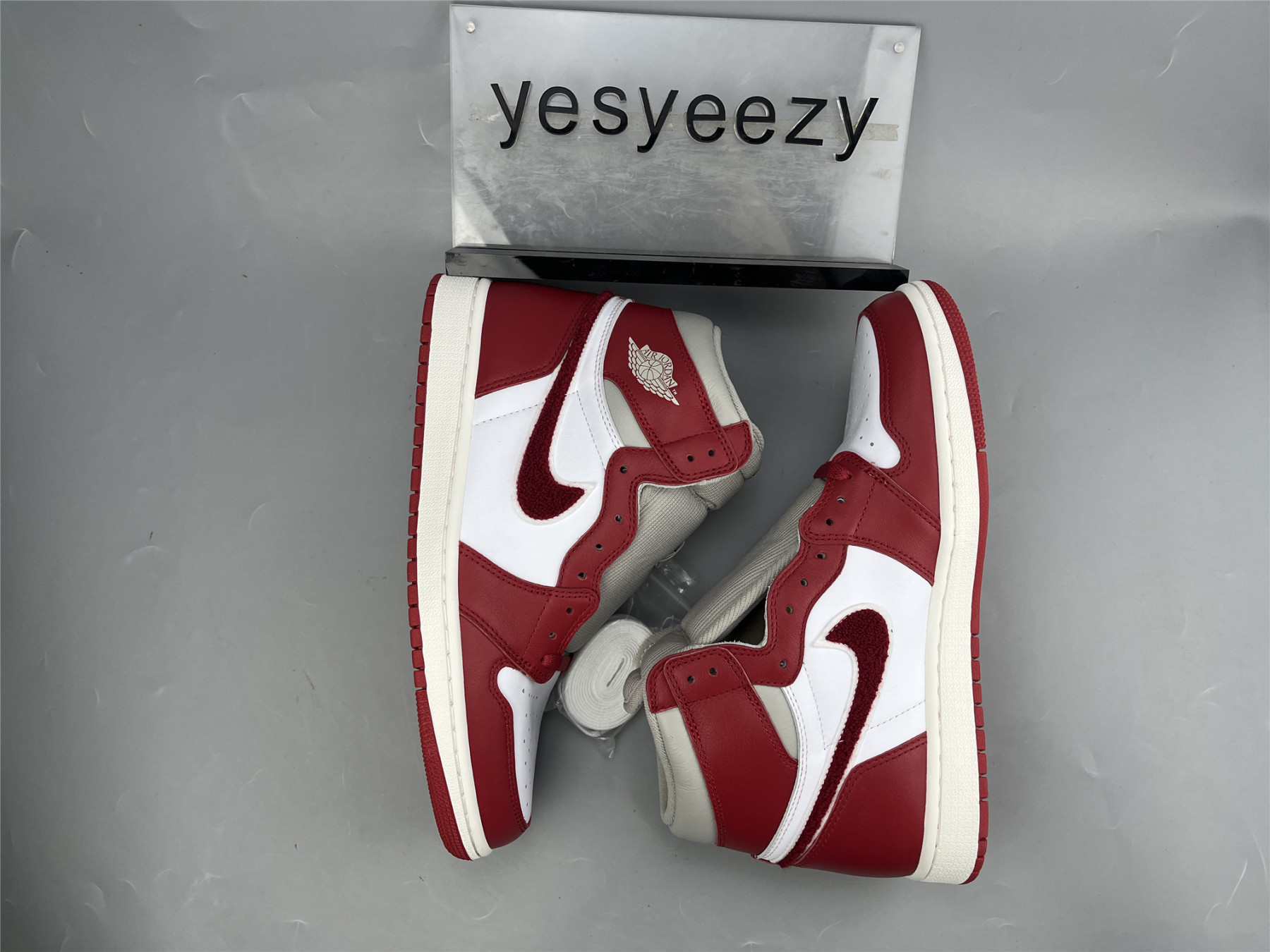 UA WMNS AIR JORDAN 1 HIGH OG