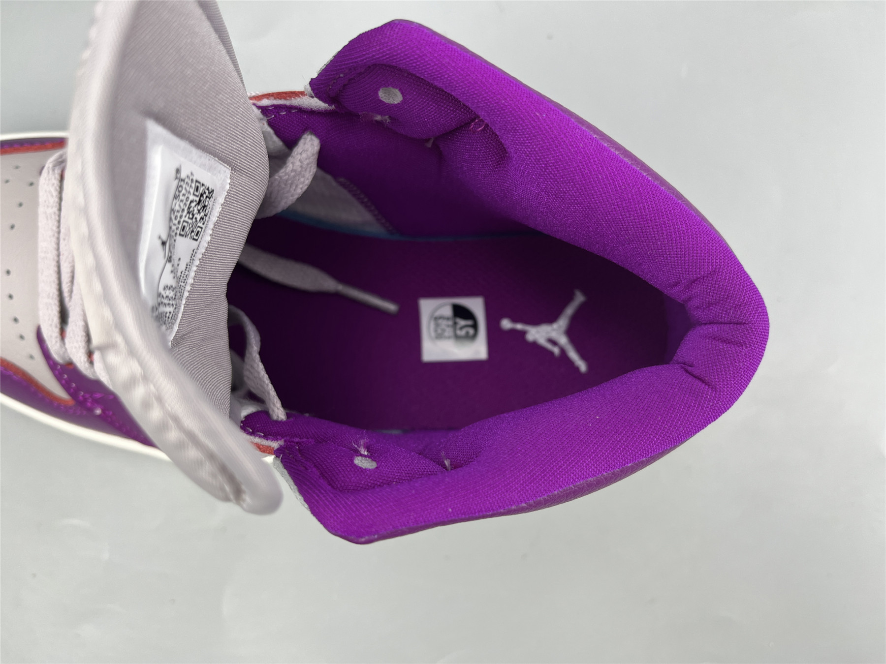 UA WMNS AIR JORDAN 1 MID 