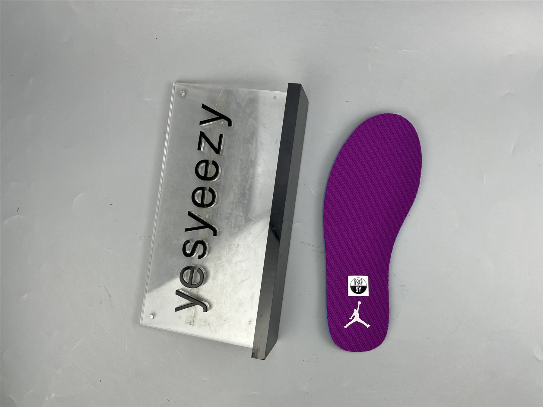 UA WMNS AIR JORDAN 1 MID 