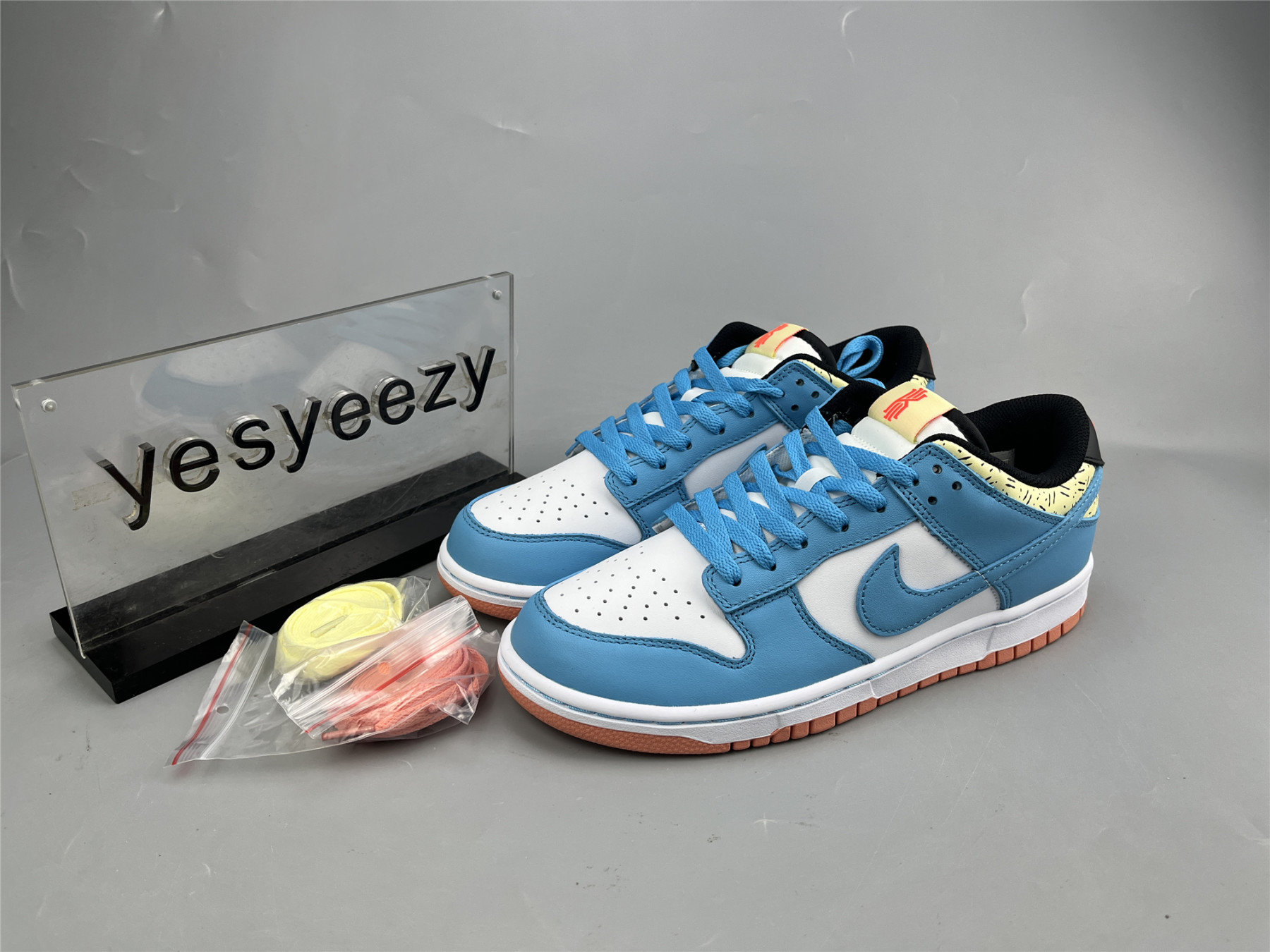 UA NIKE KYRIE IRVING X DUNK LOW SE GS 