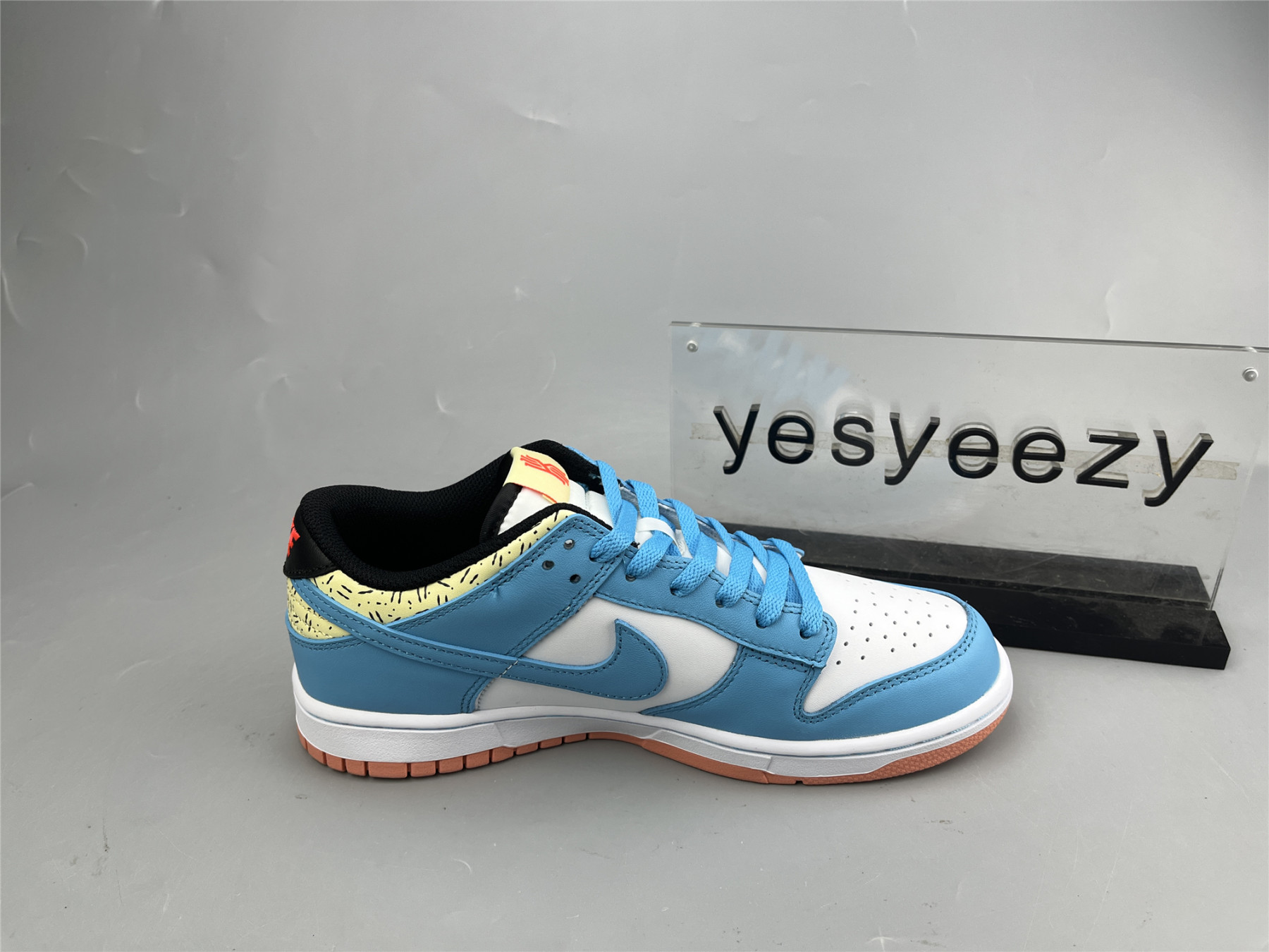 UA NIKE KYRIE IRVING X DUNK LOW SE GS 