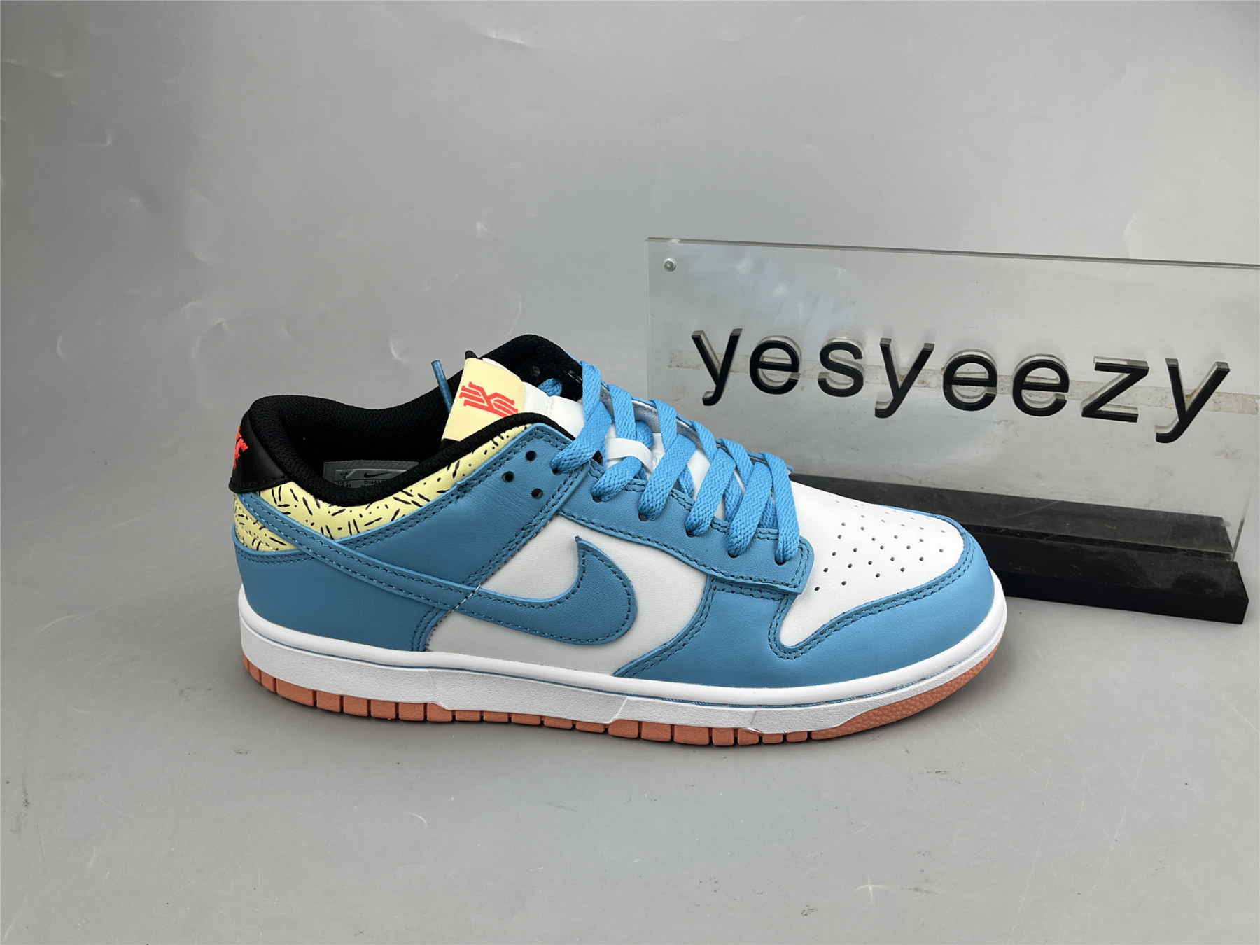 UA NIKE KYRIE IRVING X DUNK LOW SE GS 