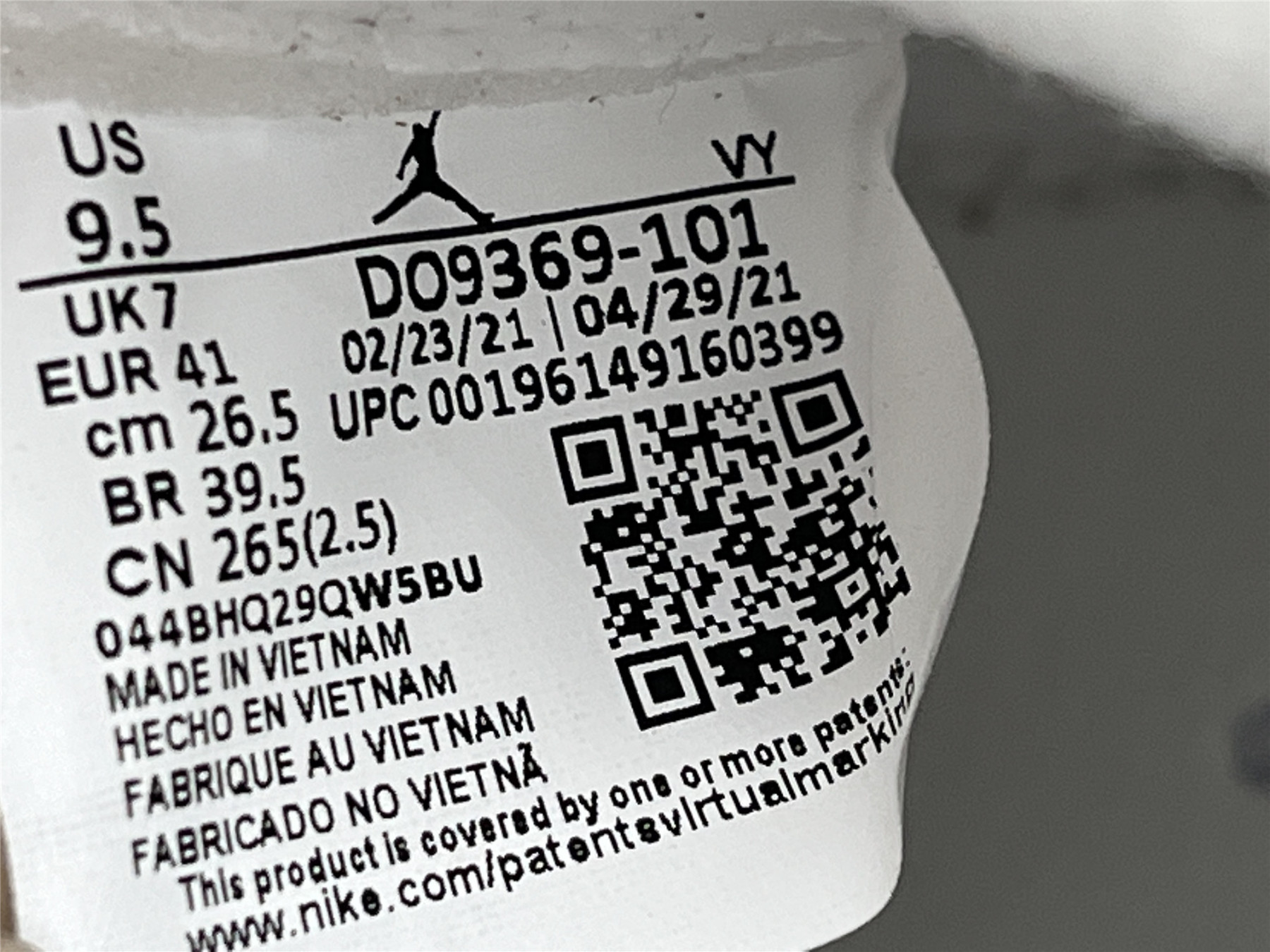 UA WMNS AIR JORDAN 1 HIGH OG 