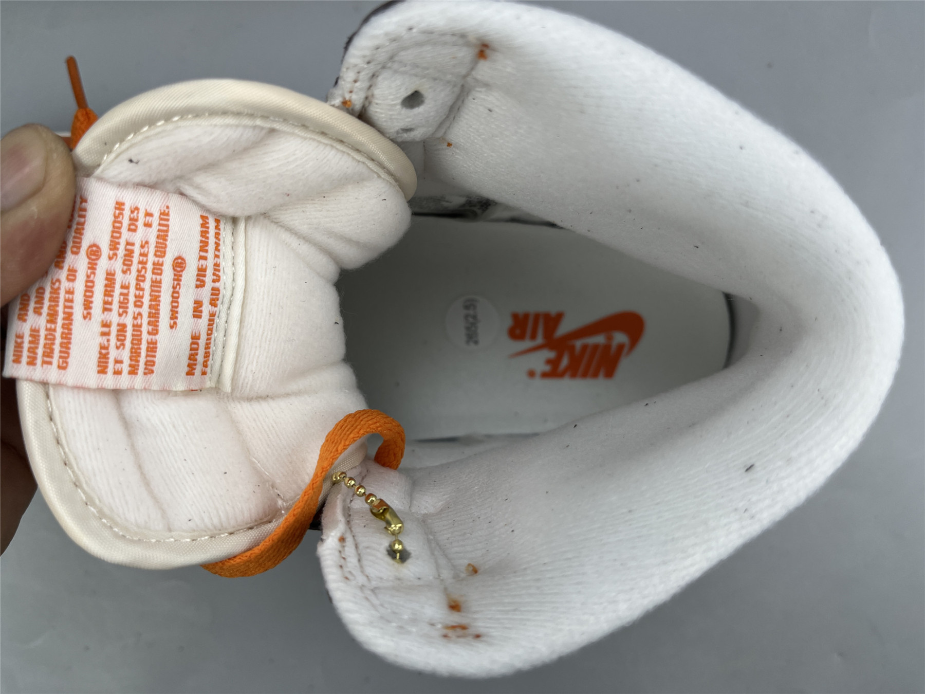 UA WMNS AIR JORDAN 1 HIGH OG 