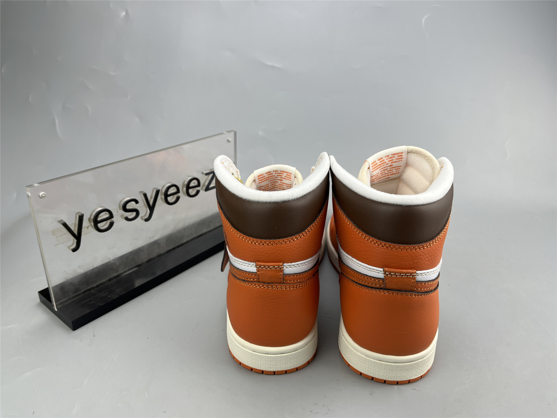 UA WMNS AIR JORDAN 1 HIGH OG 