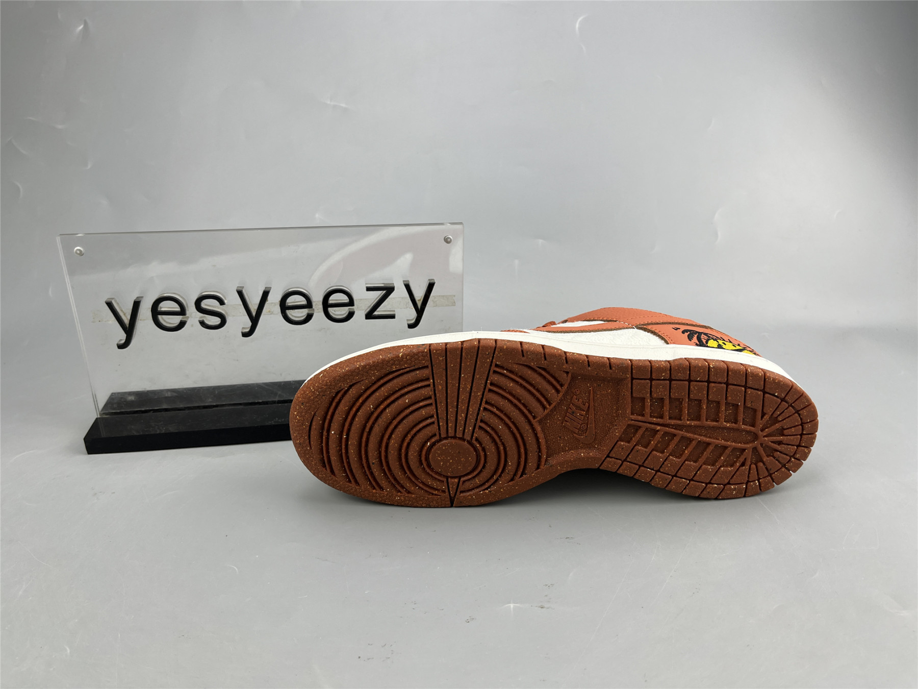 UA NIKE WMNS DUNK LOW RETRO 