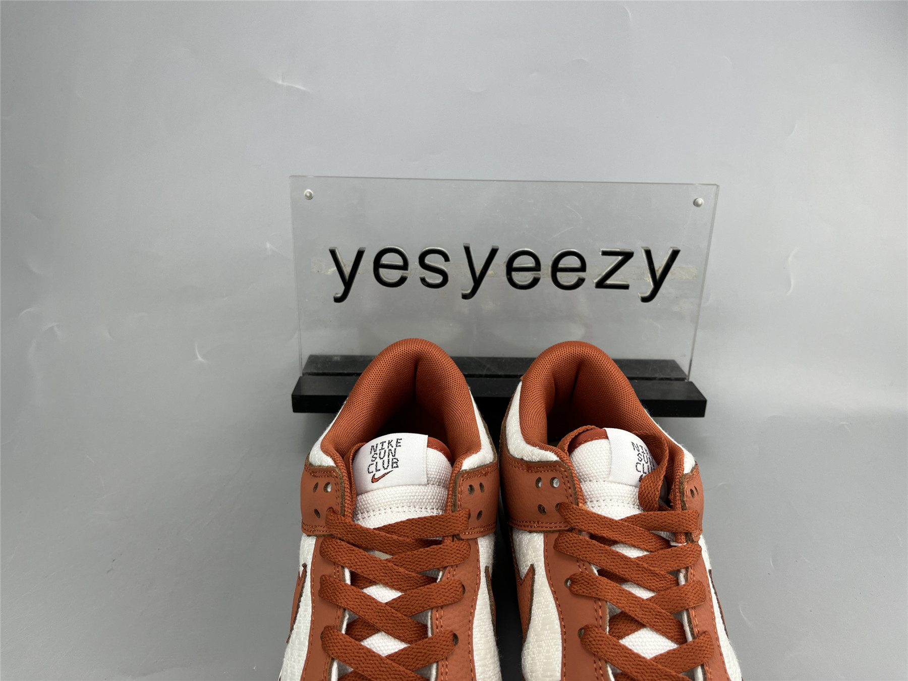 UA NIKE WMNS DUNK LOW RETRO 