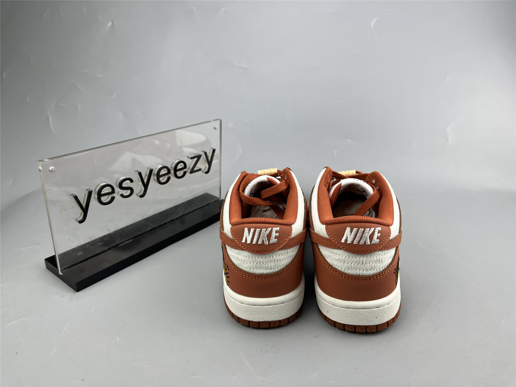 UA NIKE WMNS DUNK LOW RETRO 