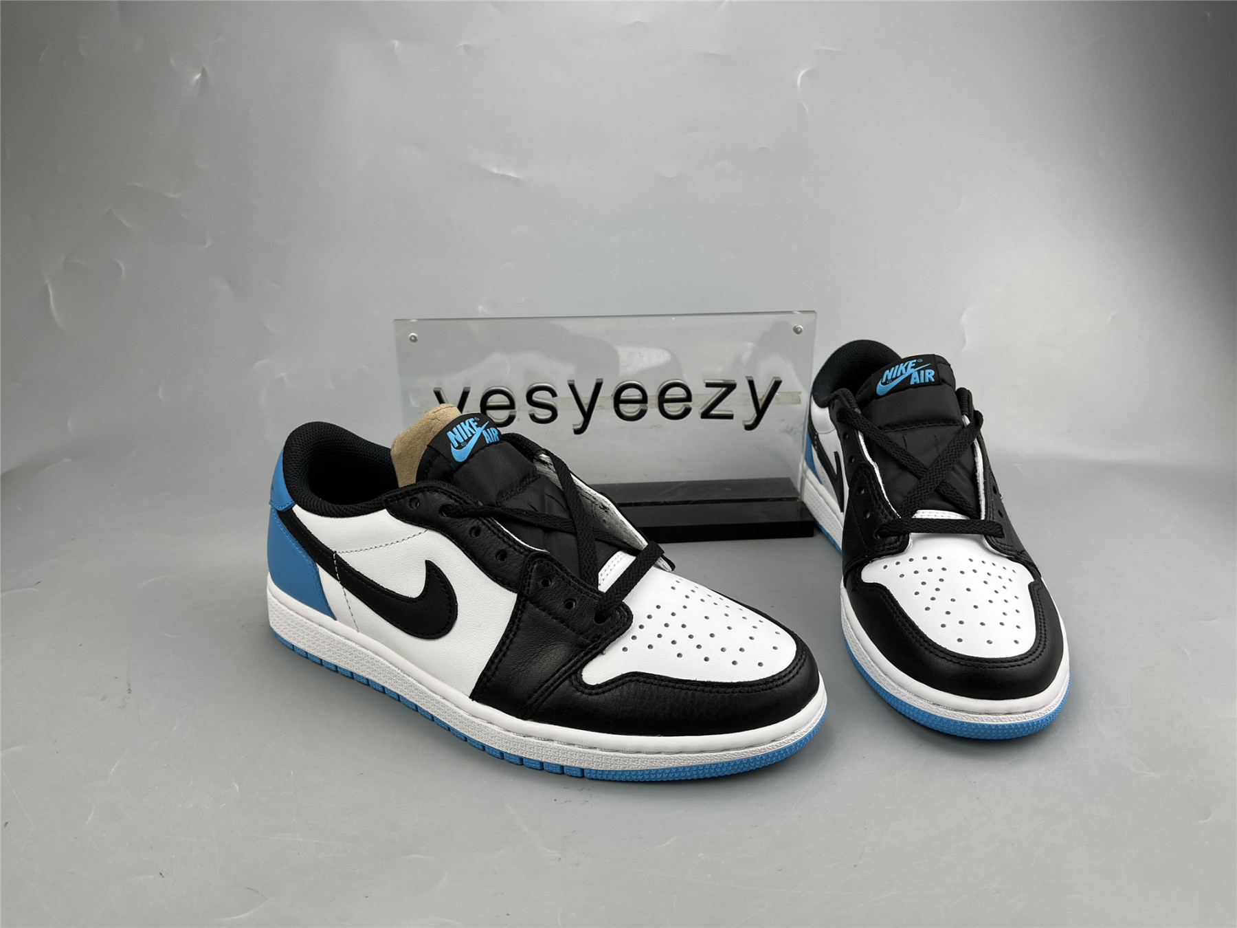 UA AIR JORDAN 1 RETRO LOW OG 