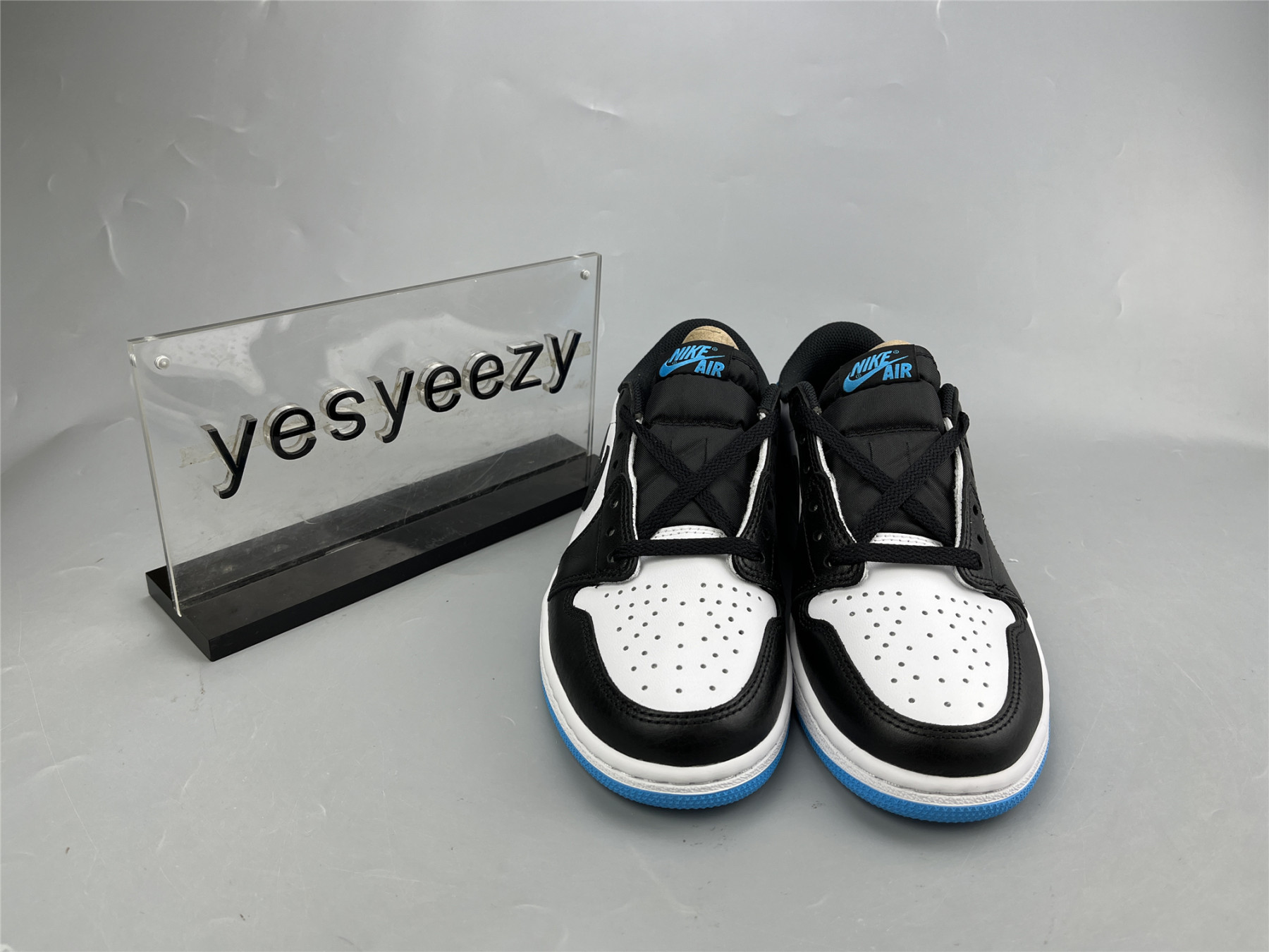 UA AIR JORDAN 1 RETRO LOW OG 