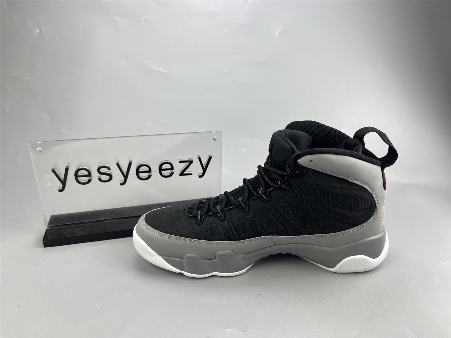 UA AIR JORDAN 9 RETRO 
