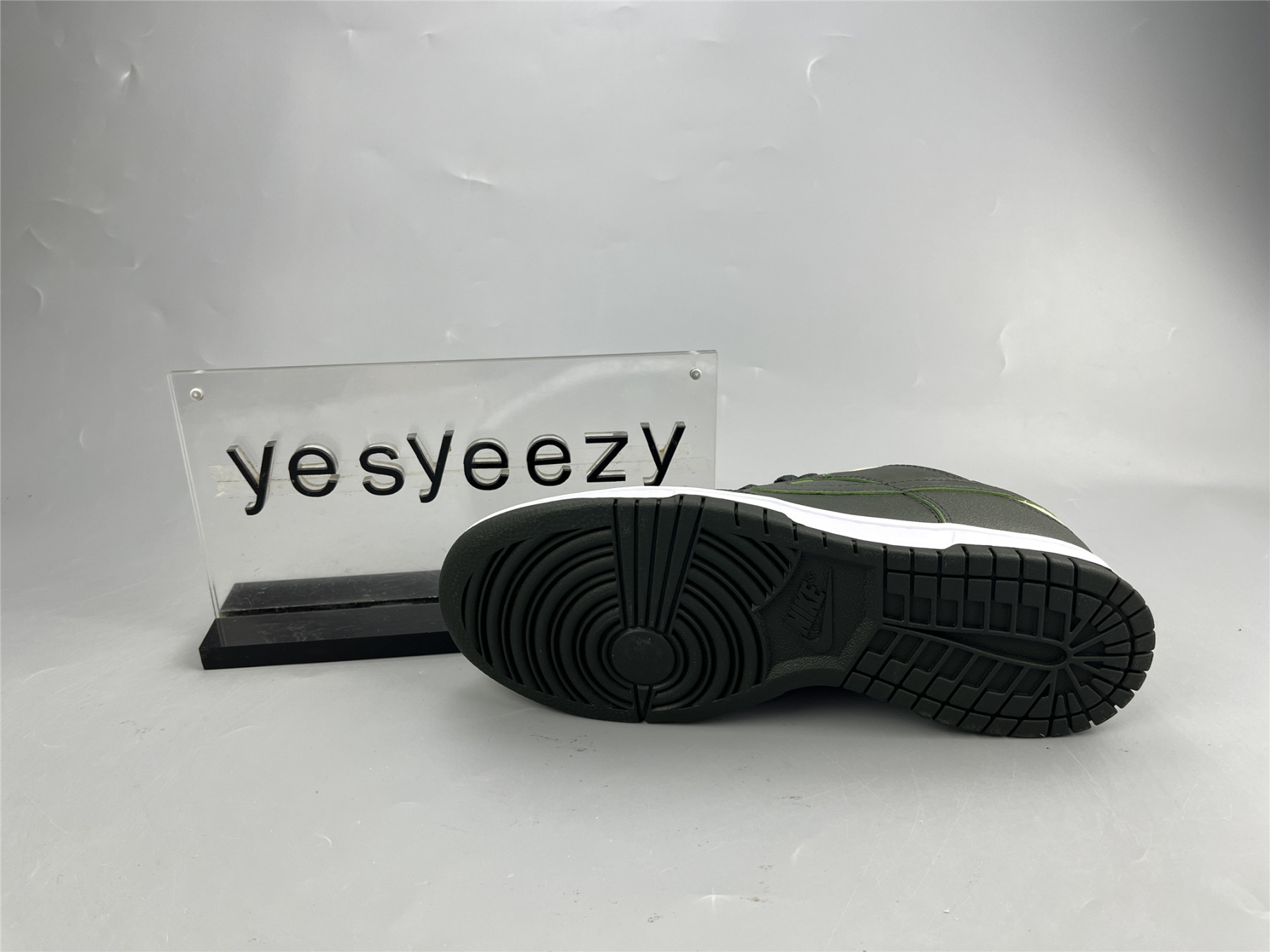 UA NIKE WMNS DUNK LOW LX 