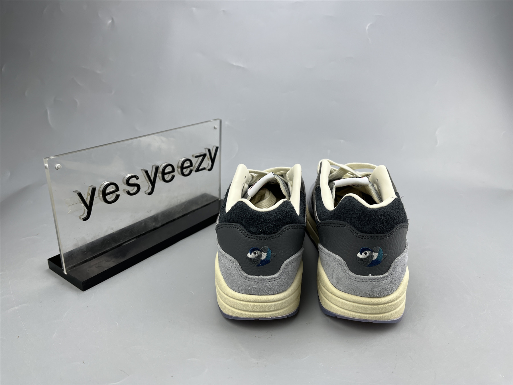 UA NIKE KASINA X AIR MAX 1 SP 