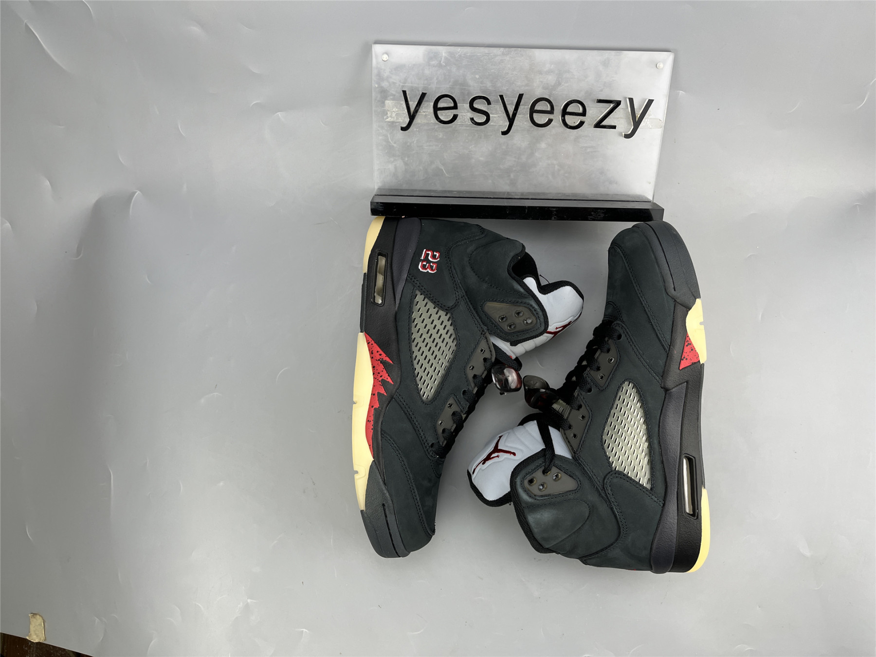 UA WMNS AIR JORDAN 5 GORE-TEX 