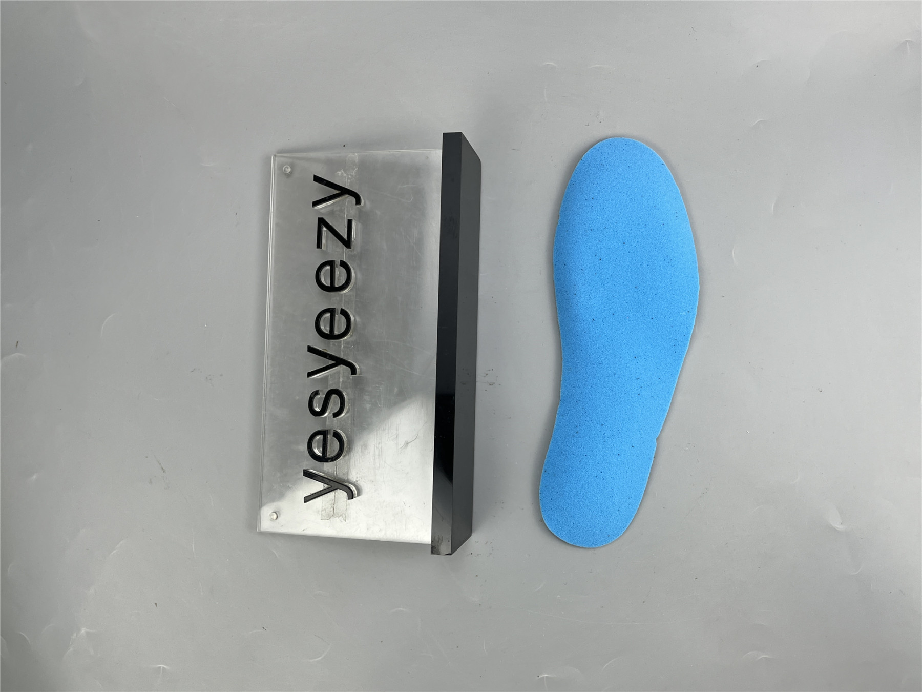 UA WMNS AIR JORDAN 1 MID SE