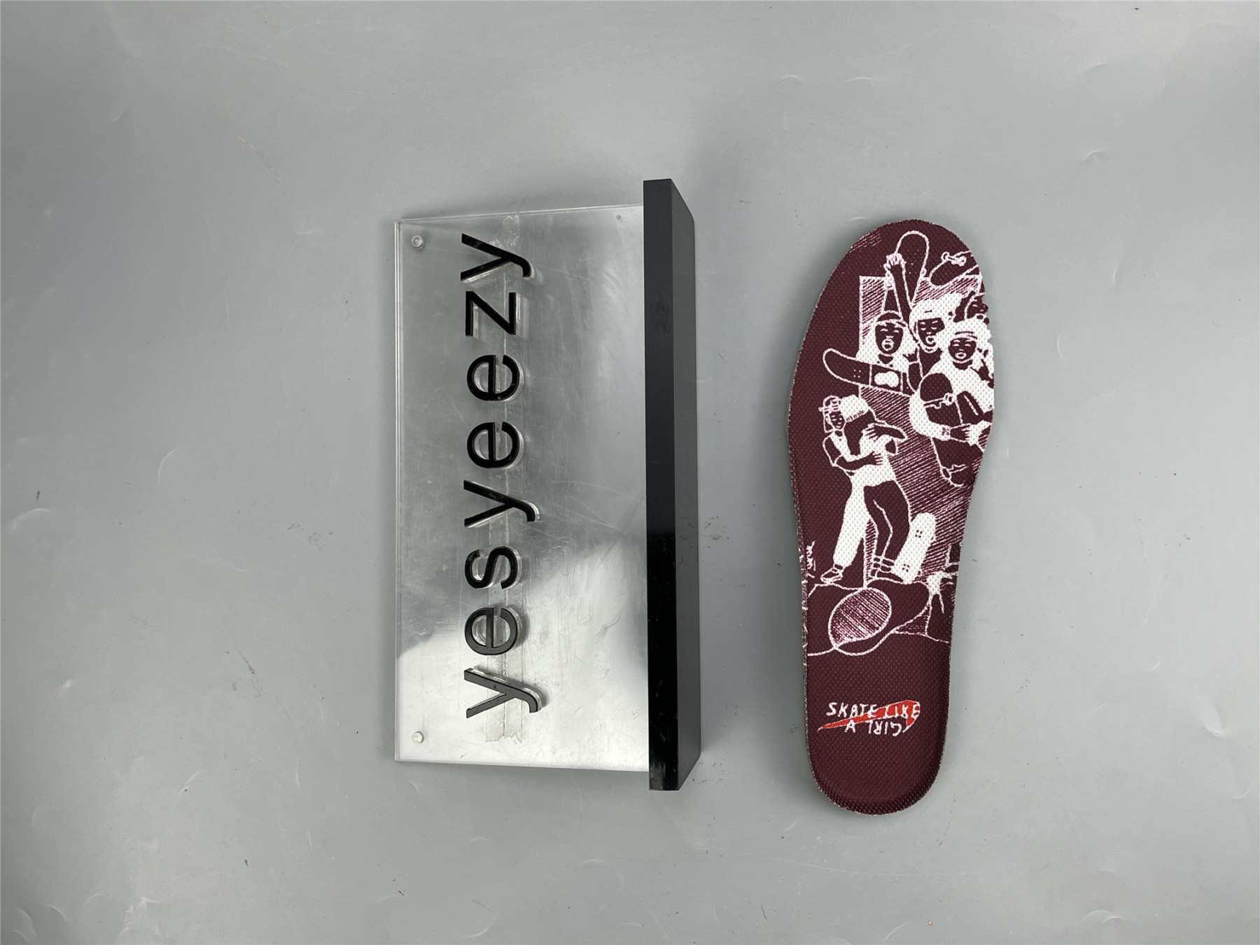 UA NIKE SKATE LIKE A GIRL X DUNK LOW SB