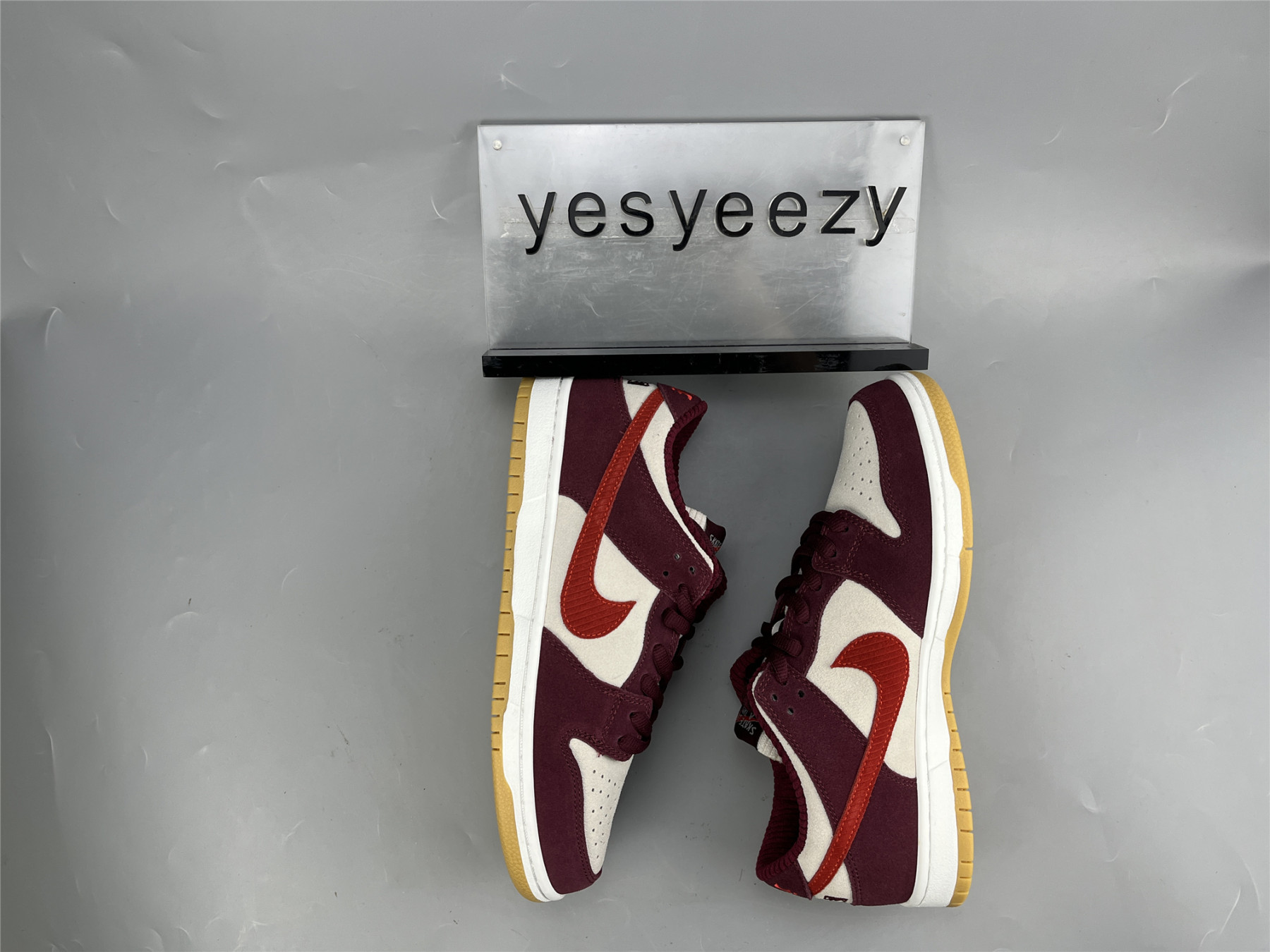 UA NIKE SKATE LIKE A GIRL X DUNK LOW SB