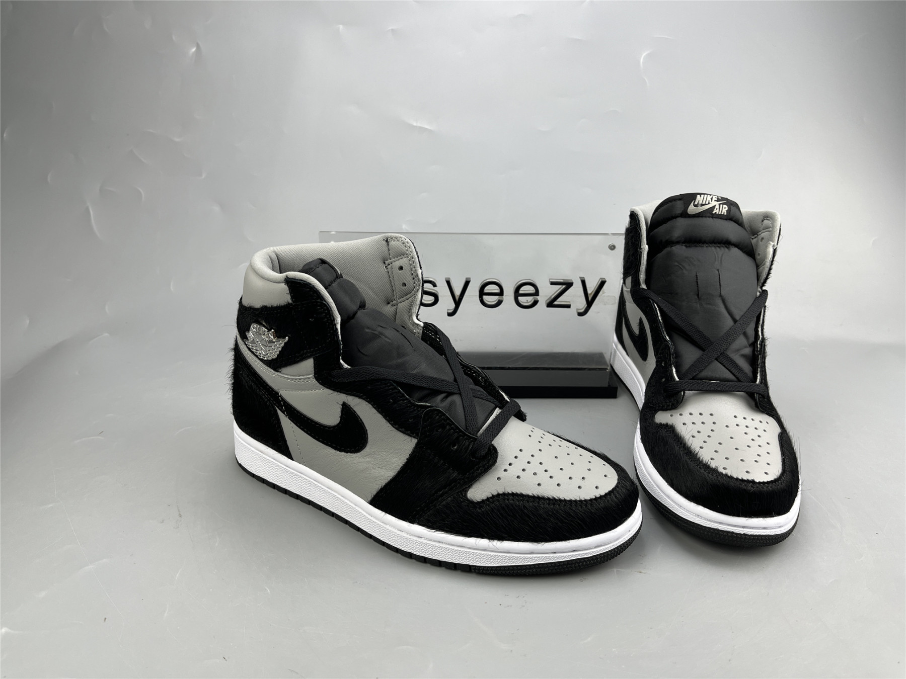 UA WMNS AIR JORDAN 1 RETRO HIGH OG