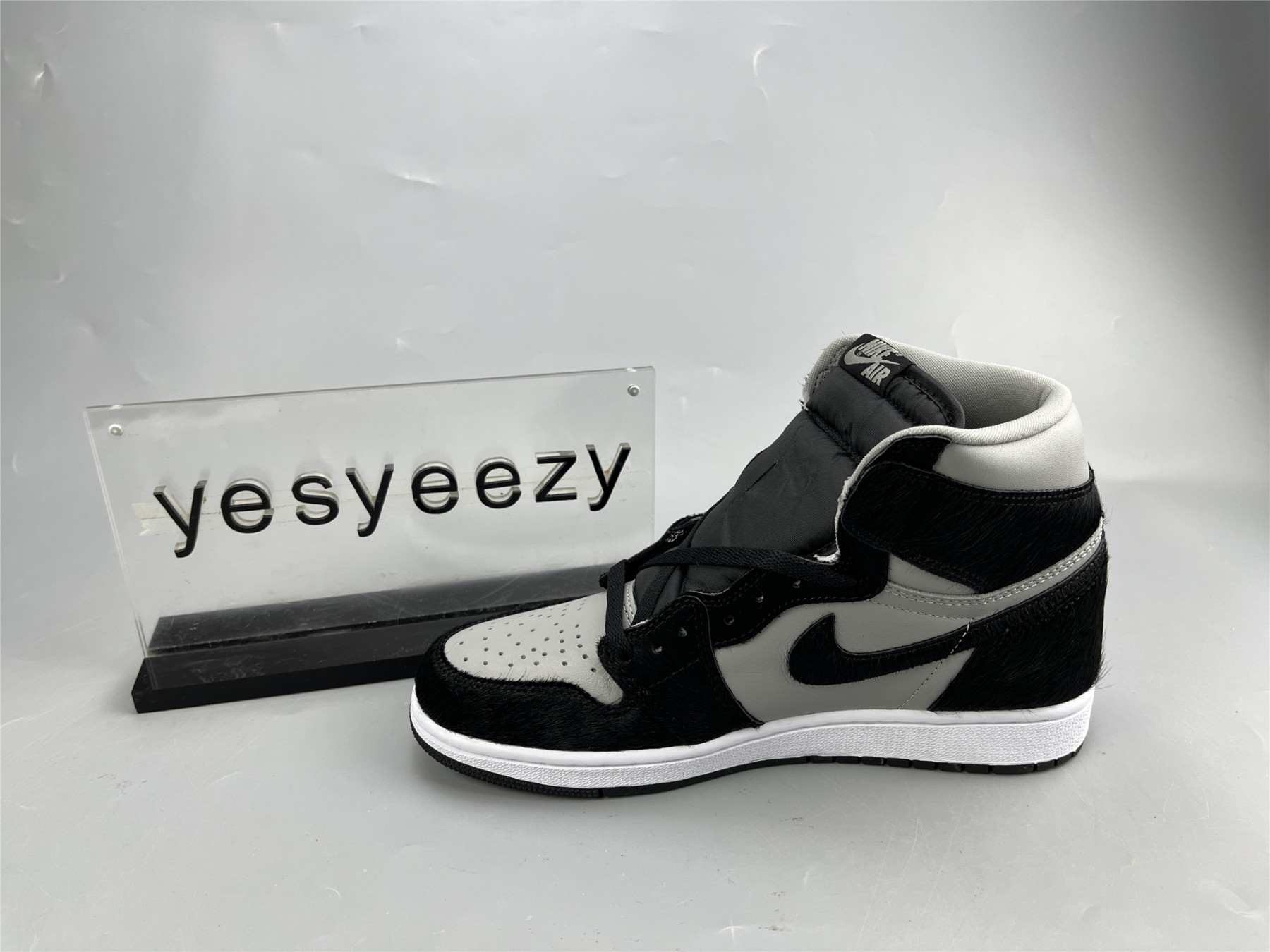 UA WMNS AIR JORDAN 1 RETRO HIGH OG