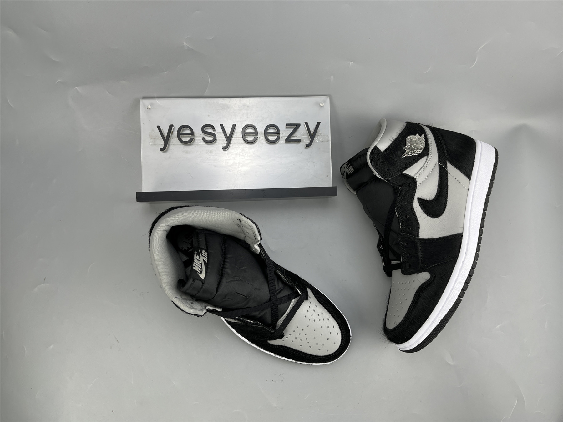 UA WMNS AIR JORDAN 1 RETRO HIGH OG