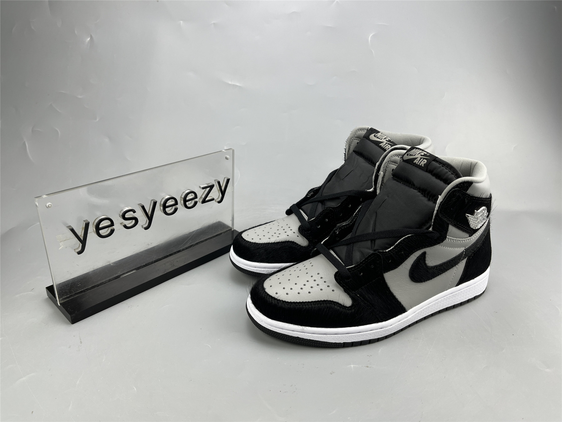 UA WMNS AIR JORDAN 1 RETRO HIGH OG